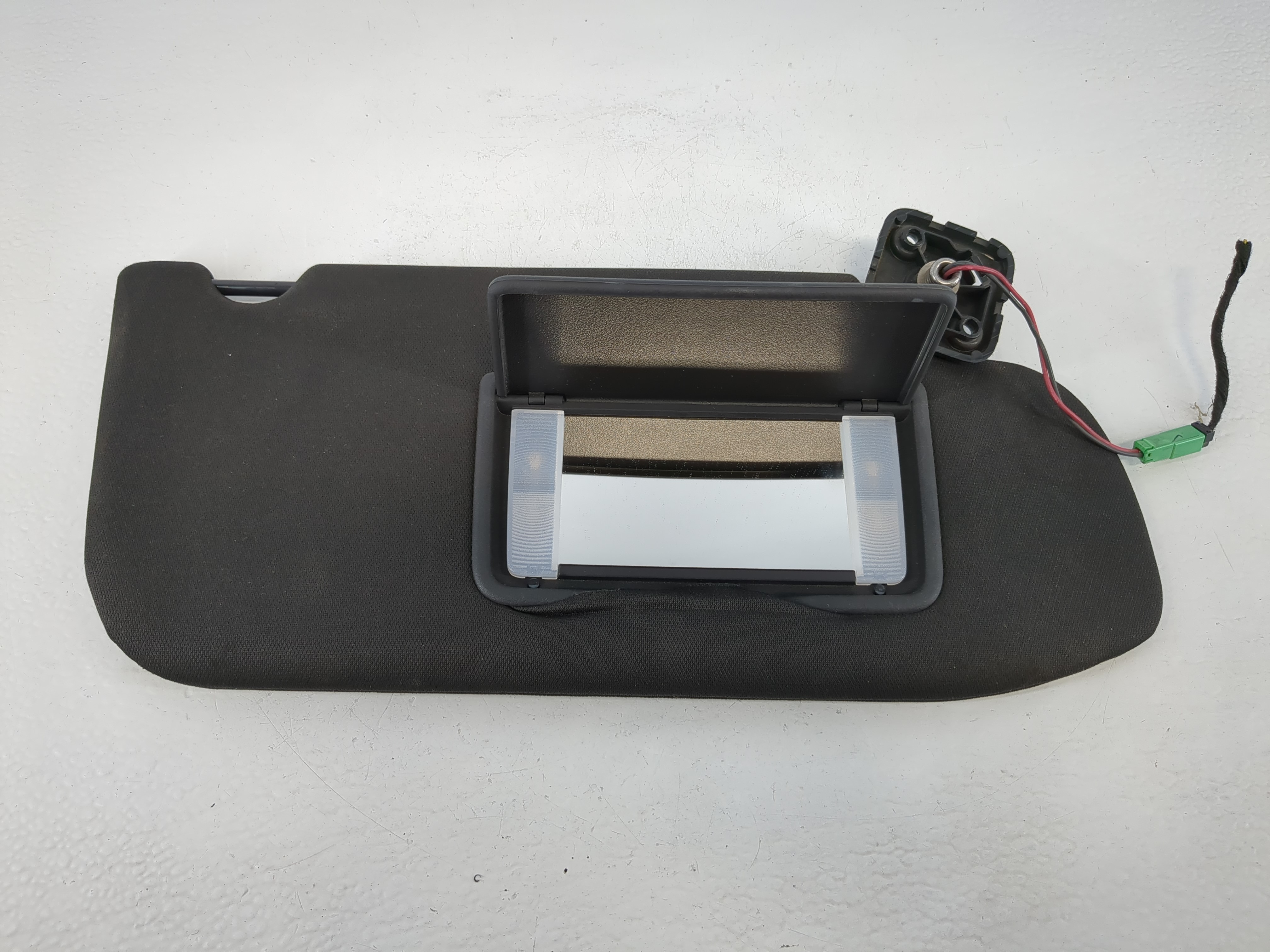 2015-2020 Ford Edge Passenger Sun Visor Mirror Right Sunvisor Black 1095925 - Oemusedautoparts1.com