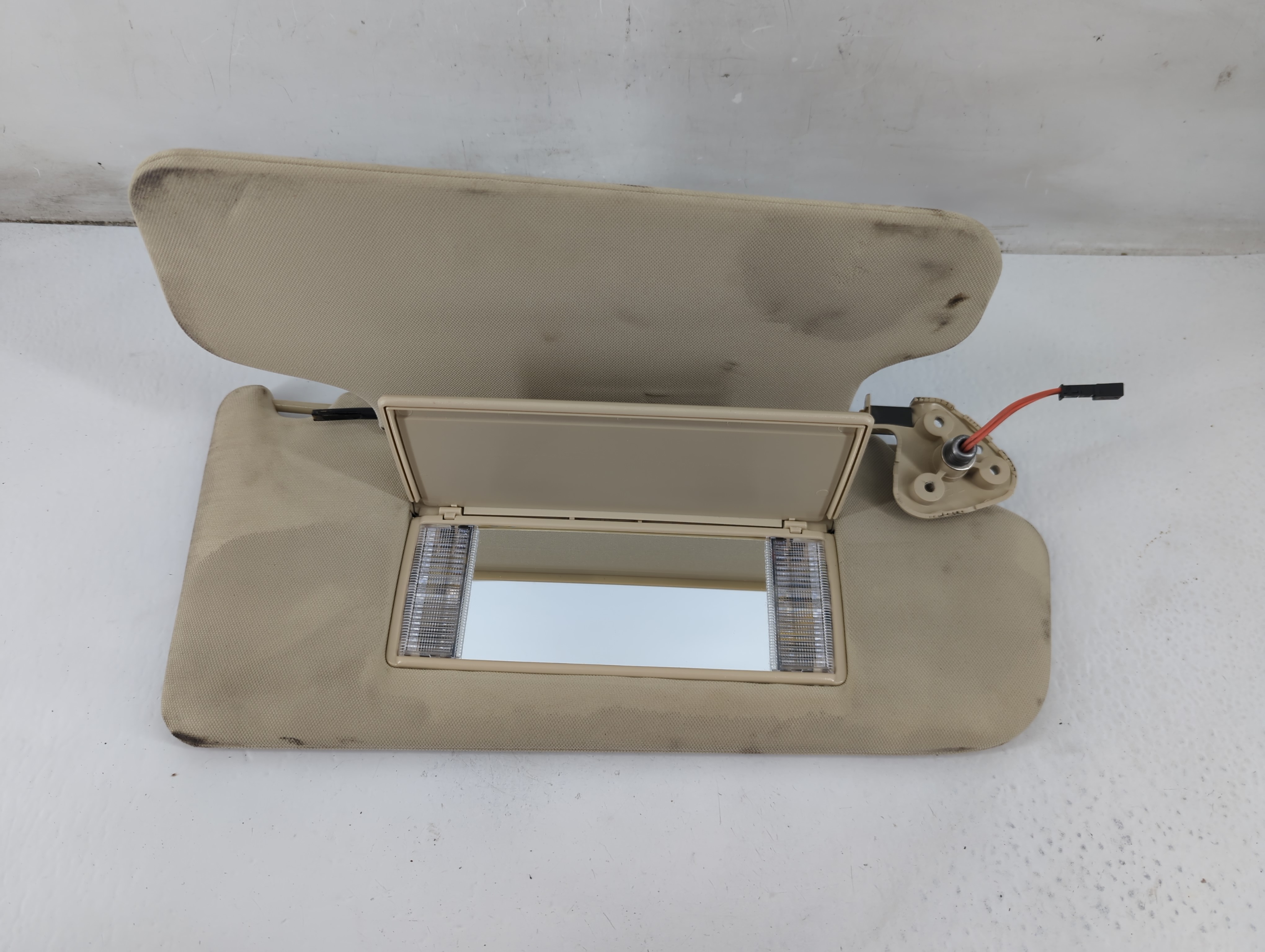 2010 Land Rover Range Rover Passenger Sun Visor Mirror Right Sunvisor 1095929 - Oemusedautoparts1.com