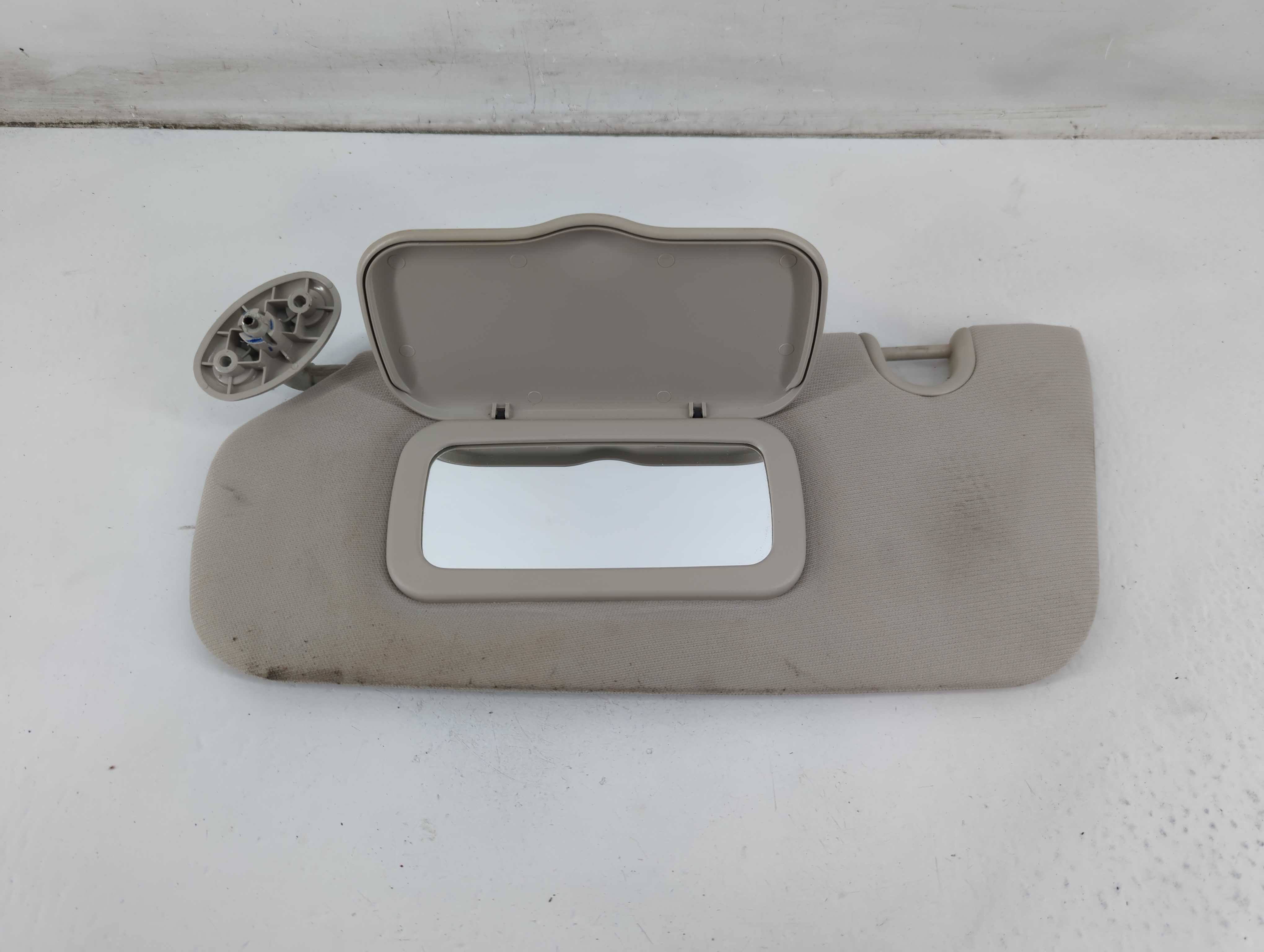 Picture of Gmc Terrain Driver Sun Visor Mirror Left Sunvisor Light Gray 1095931