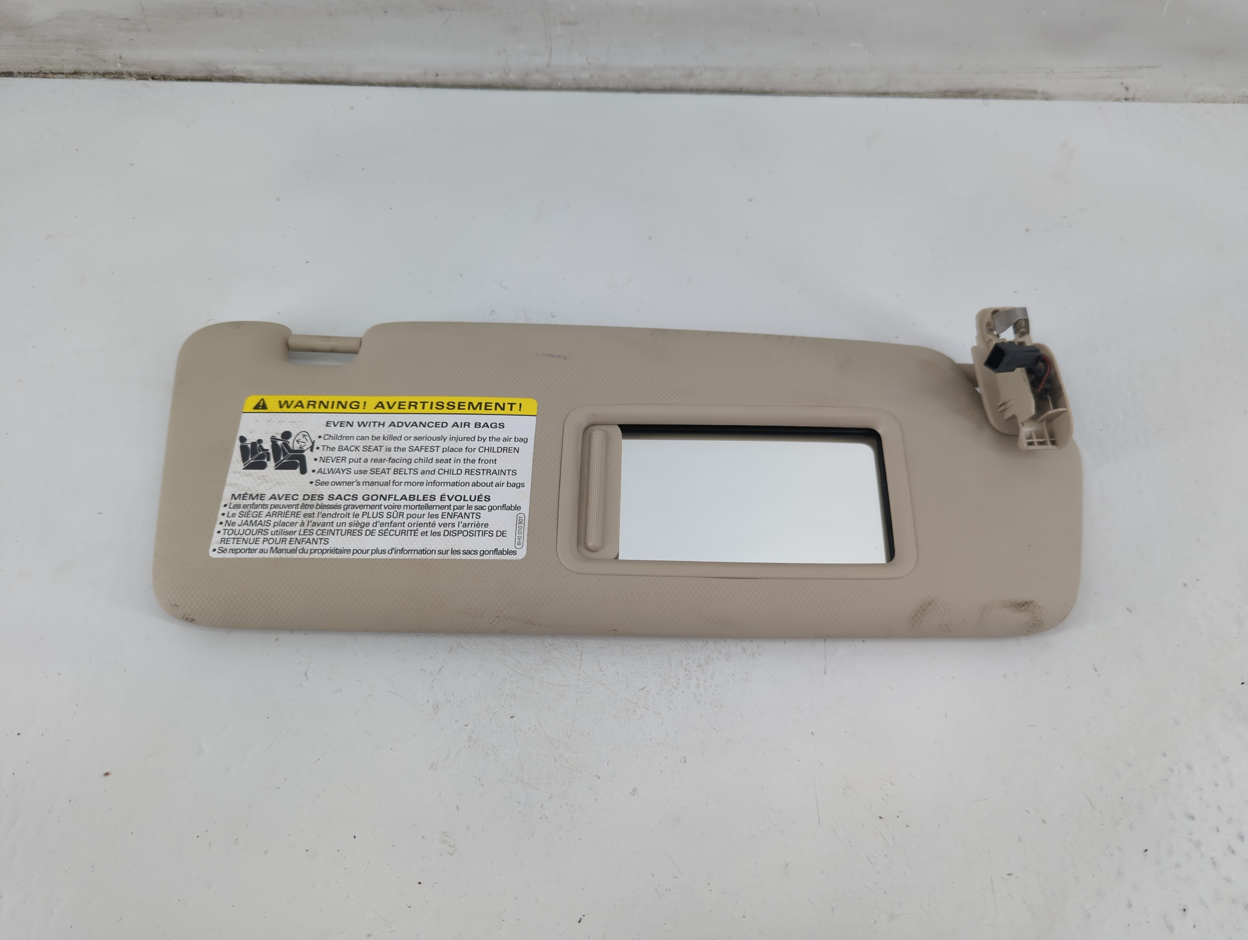 2009-2012 Audi A4 Passenger Sun Visor Mirror Right Sunvisor Light Tan 1095933 - Oemusedautoparts1.com