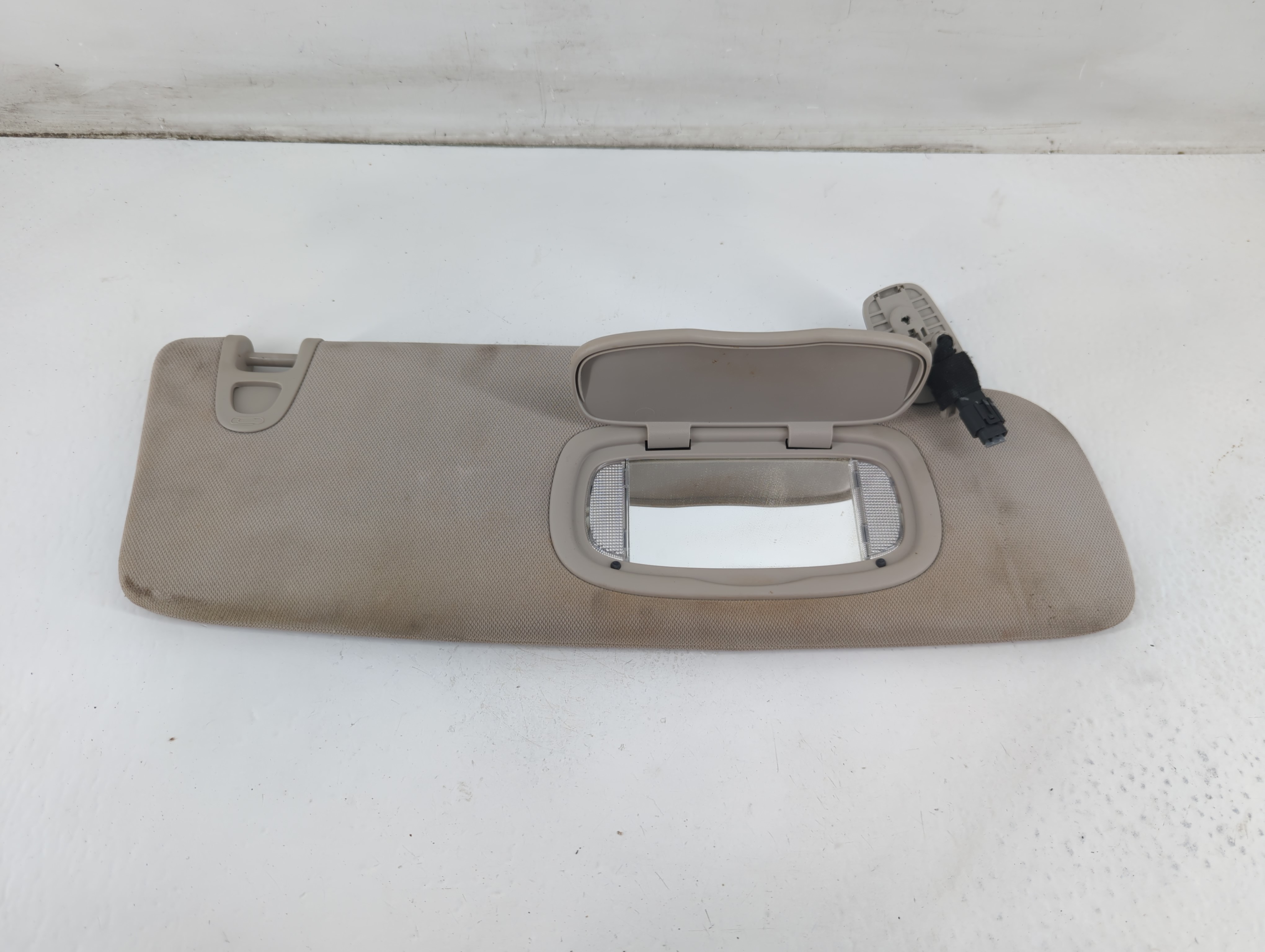 2017-2020 Chrysler Pacifica Passenger Sun Visor Mirror Right Sunvisor 1095936 - Oemusedautoparts1.com