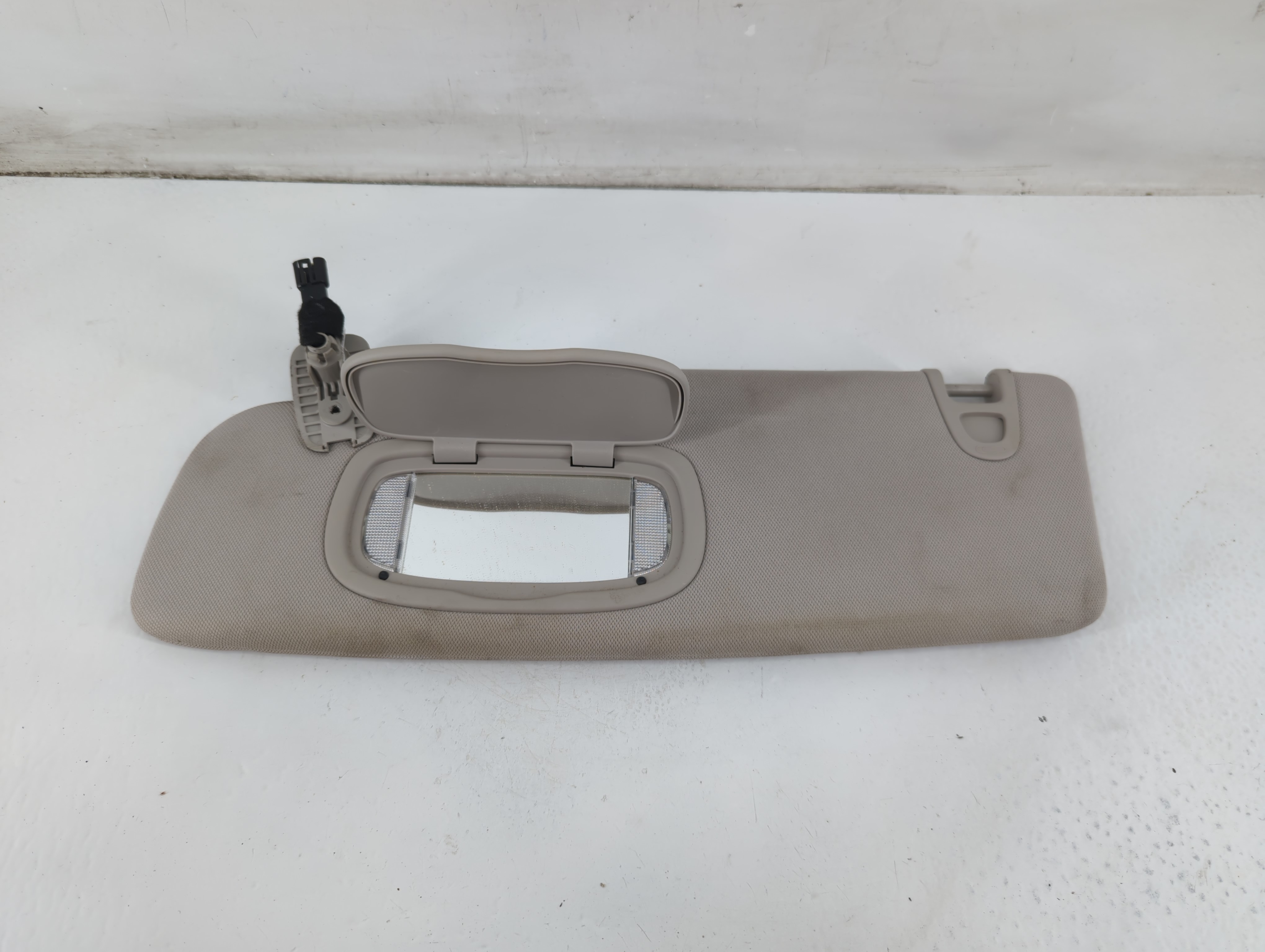 2017-2020 Chrysler Pacifica Driver Sun Visor Mirror Left Sunvisor 1095938 - Oemusedautoparts1.com