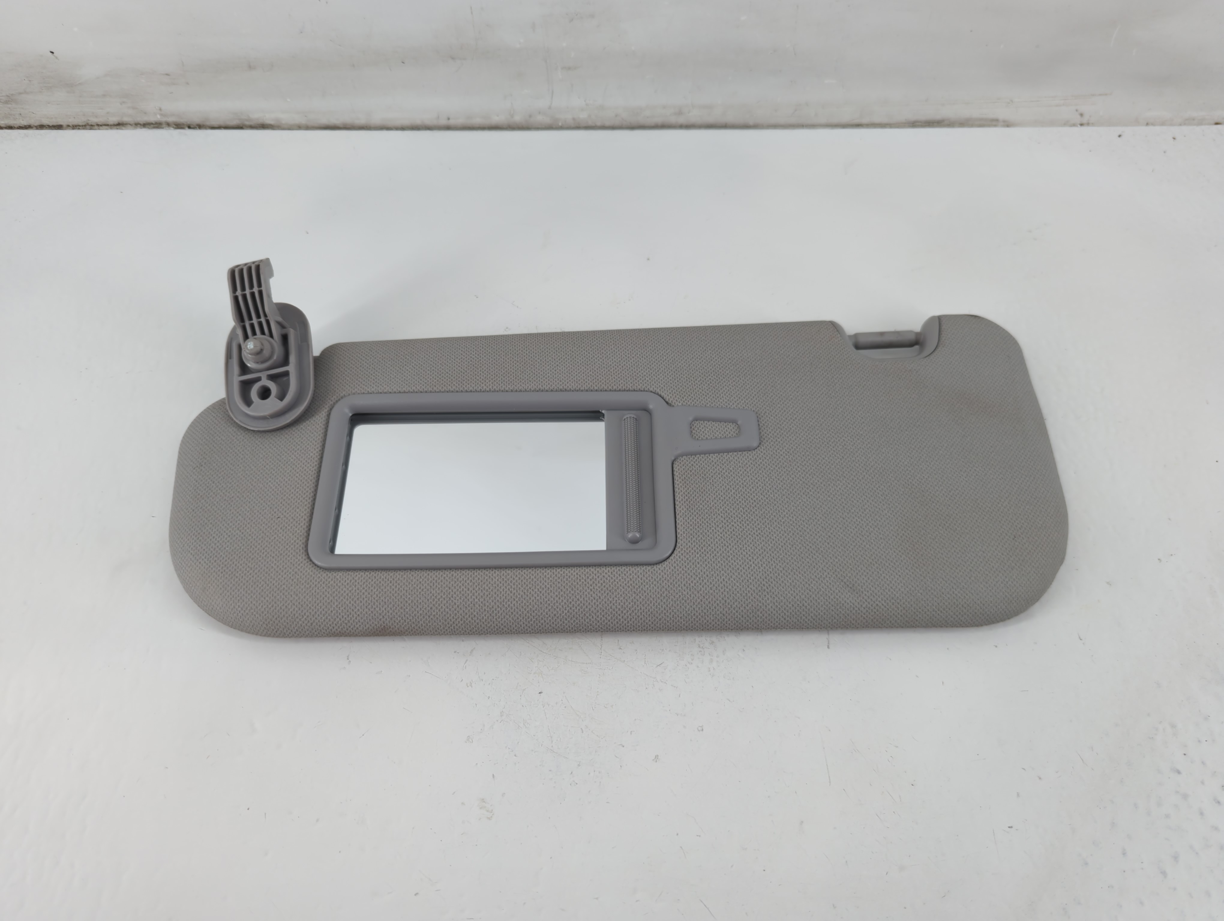 2016-2021 Chevrolet Malibu Driver Sun Visor Mirror Left Sunvisor Gray 1095962 - Oemusedautoparts1.com
