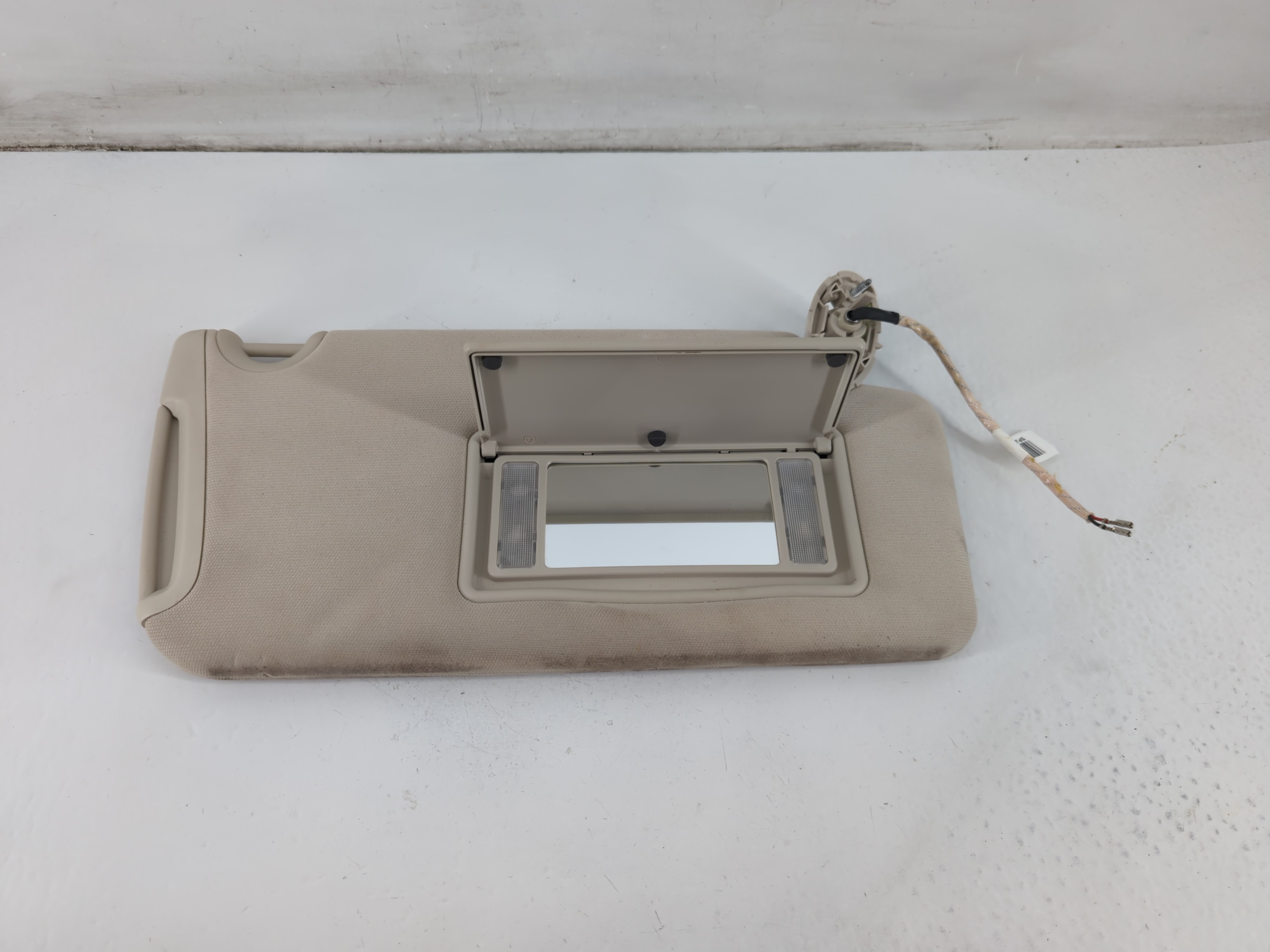 2015-2022 Chrysler 300 Passenger Sun Visor Mirror Right Sunvisor 1095963 - Oemusedautoparts1.com