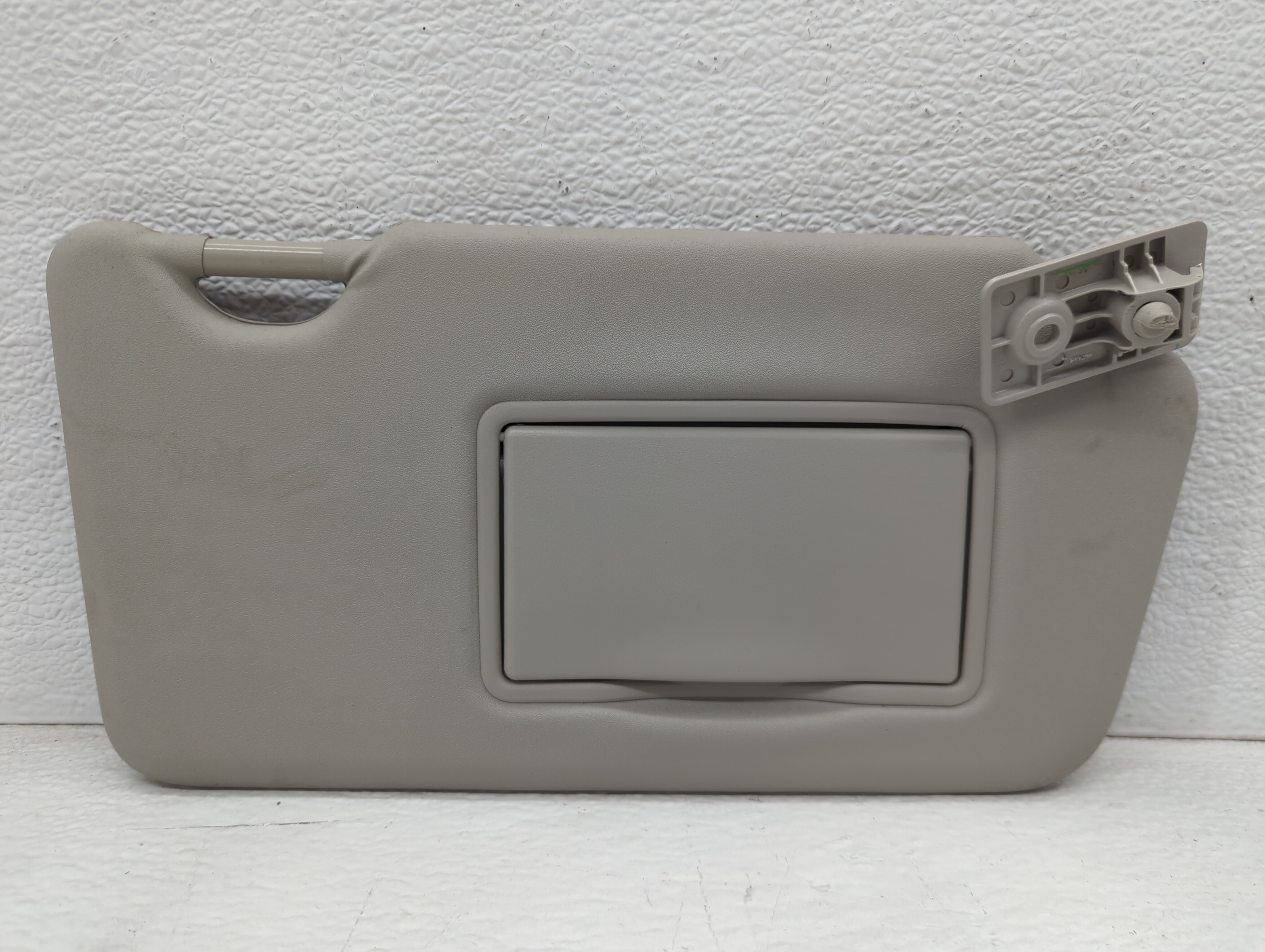 2016-2019 Nissan Versa Passenger Sun Visor Mirror Right Sunvisor 1095972 - Oemusedautoparts1.com