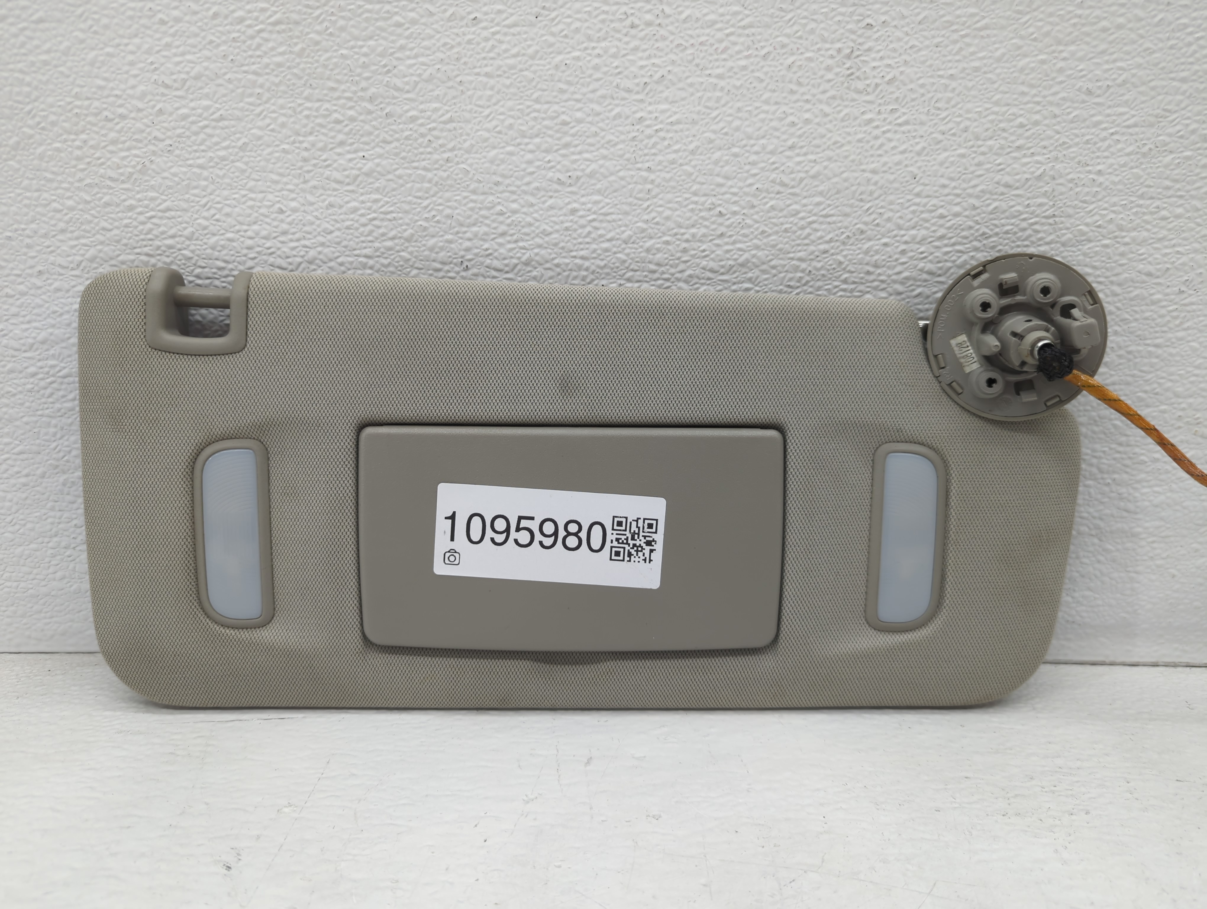 2010-2017 Chevrolet Equinox Passenger Sun Visor Mirror Right Sunvisor 1095980 - Oemusedautoparts1.com