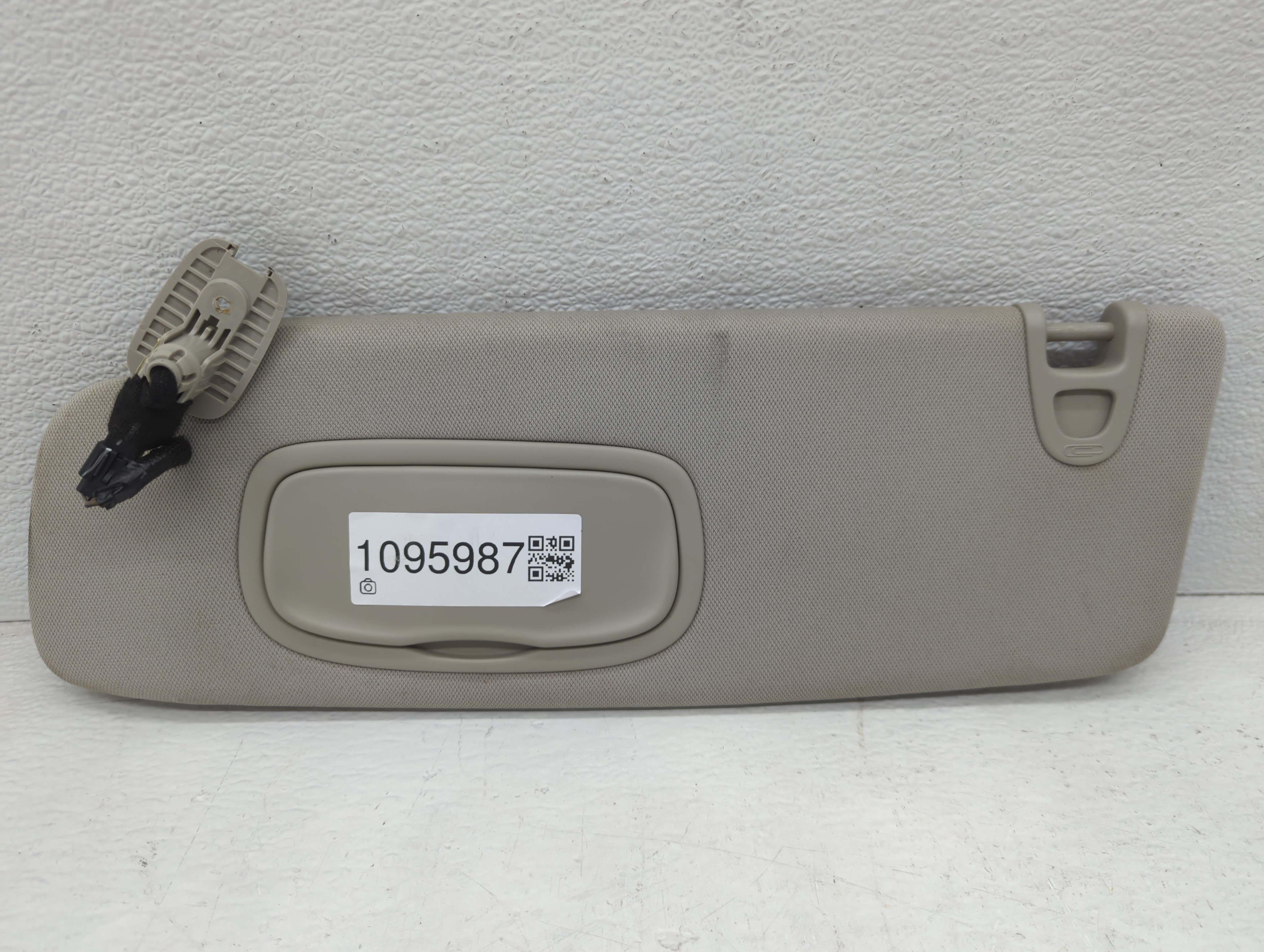 2017-2020 Chrysler Pacifica Driver Sun Visor Mirror Left Sunvisor Grey 1095987 - Oemusedautoparts1.com