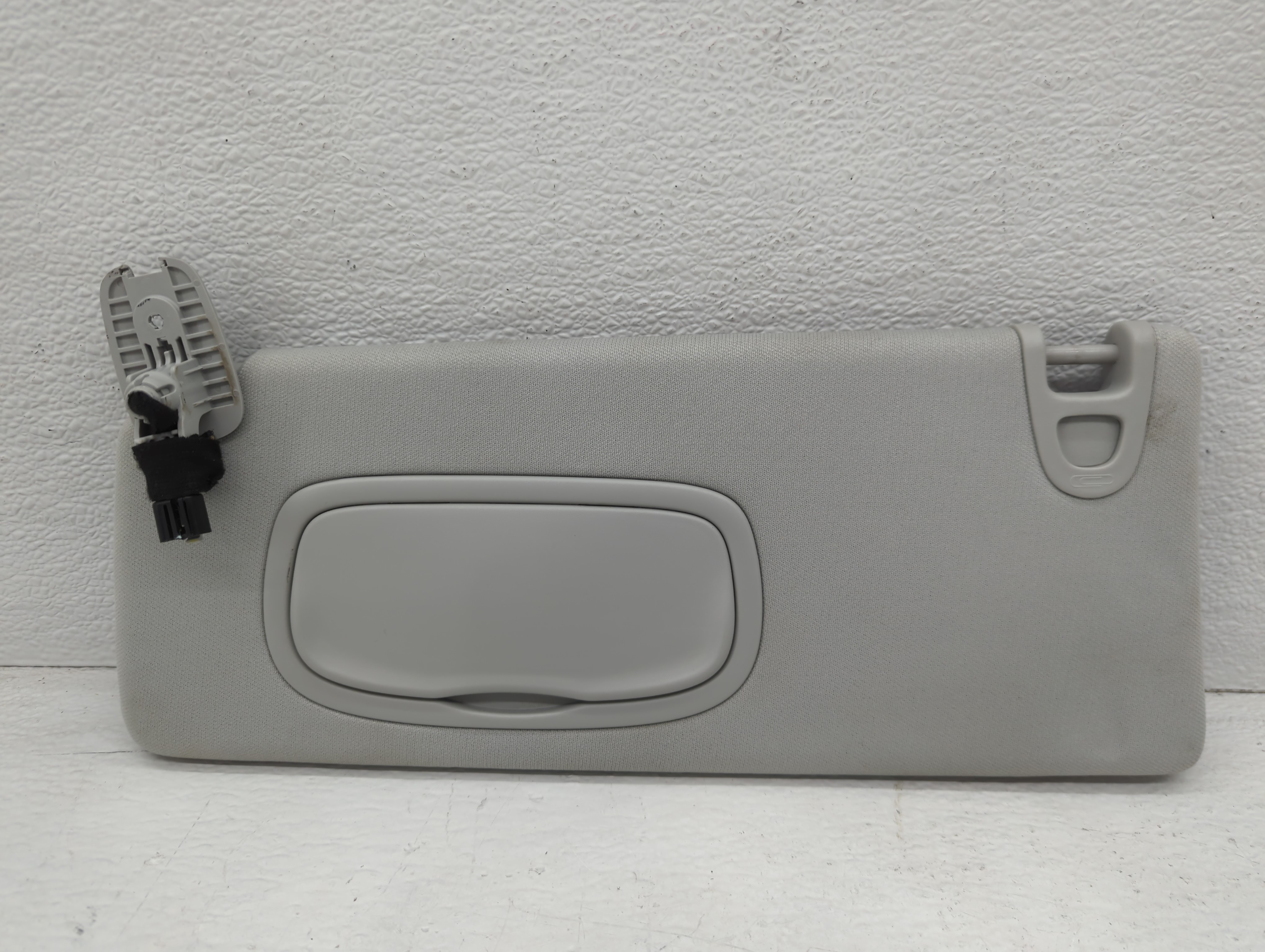 2019-2022 Jeep Cherokee Passenger Sun Visor Mirror Right Sunvisor Grey 1095989 - Oemusedautoparts1.com