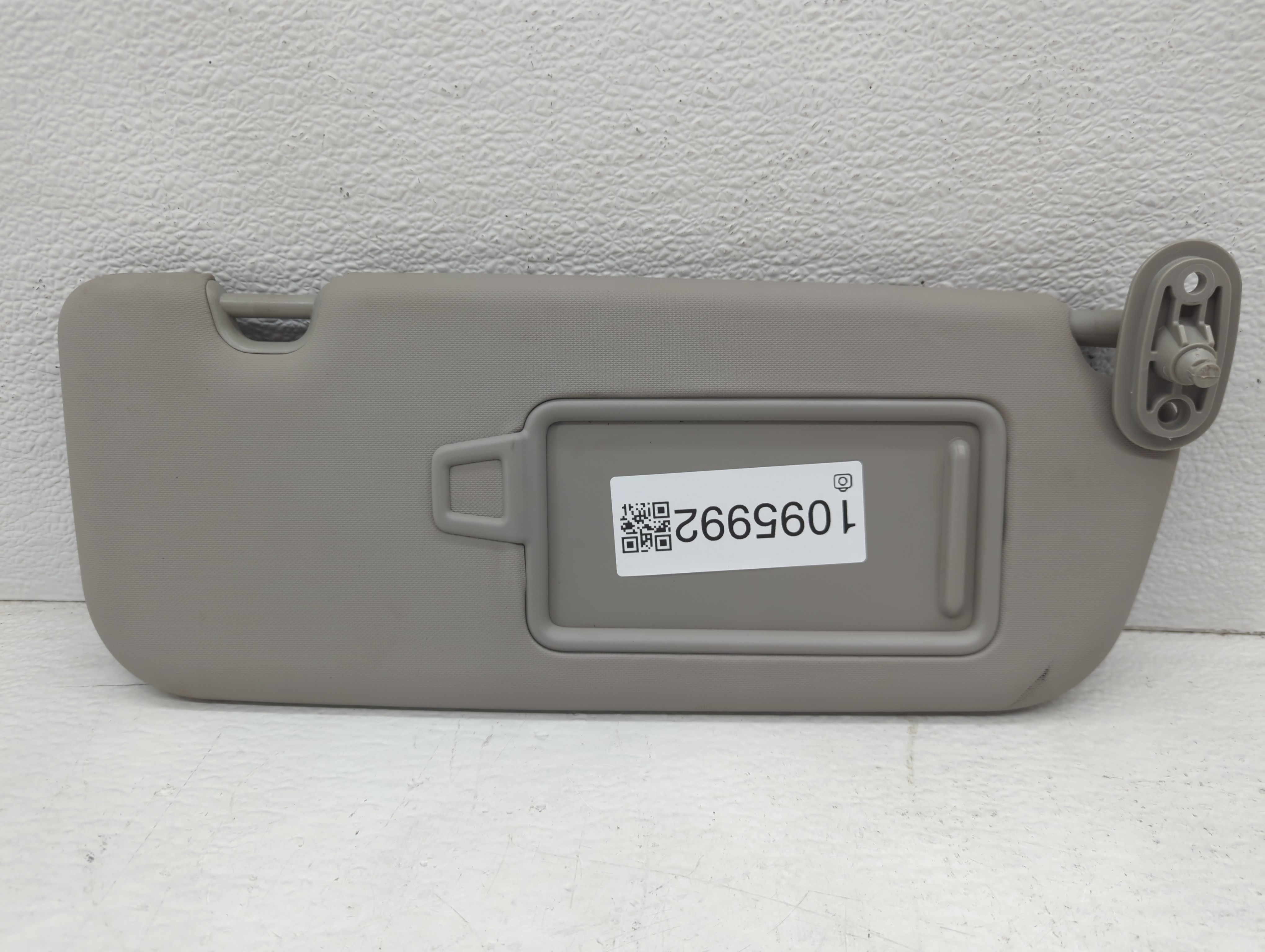 2017-2018 Kia Forte Passenger Sun Visor Mirror Right Sunvisor Grey 1095992 - Oemusedautoparts1.com