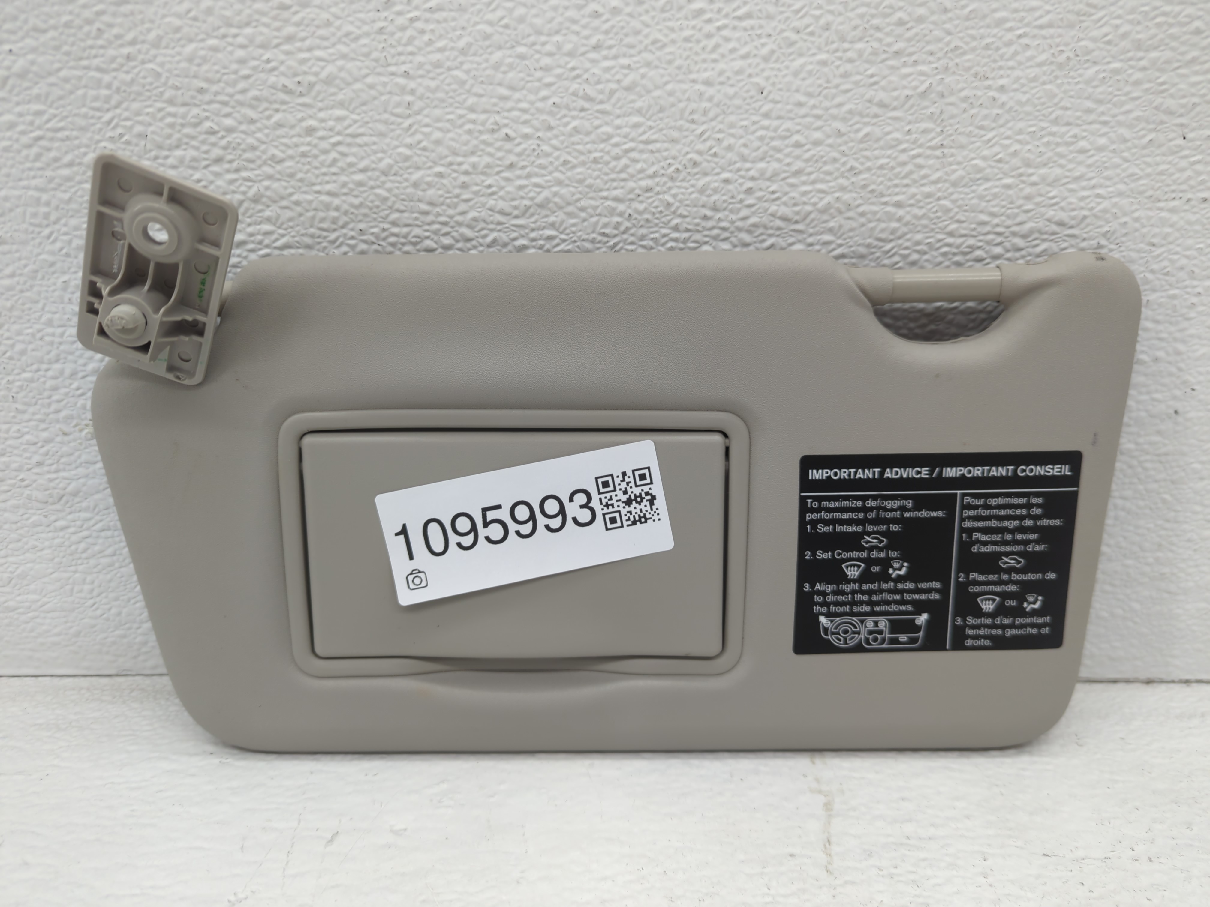 2016-2019 Nissan Versa Driver Sun Visor Mirror Left Sunvisor Pale Grey 1095993 - Oemusedautoparts1.com