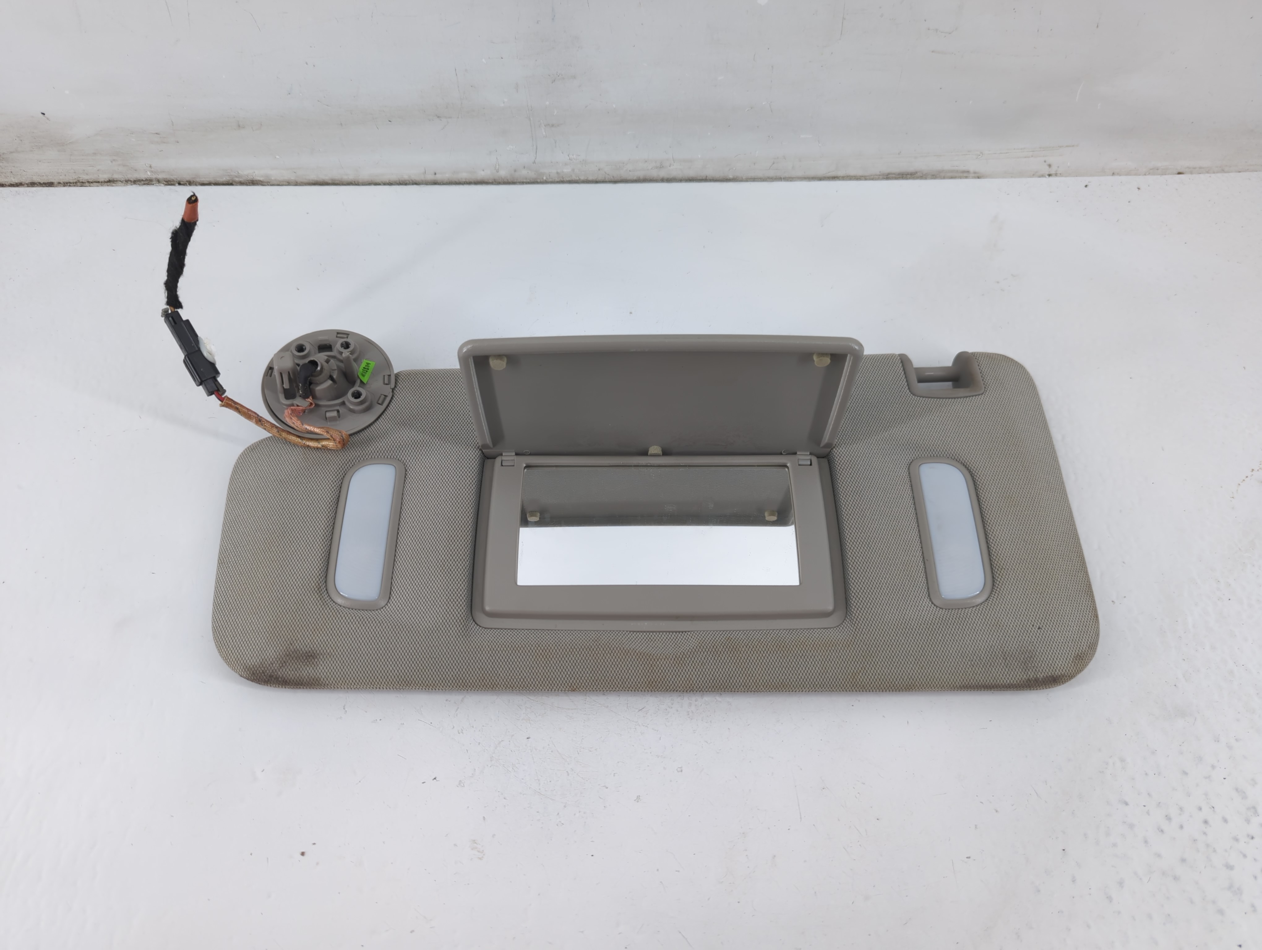 2013-2021 Buick Encore Driver Sun Visor Mirror Left Sunvisor Grey 1095996 - Oemusedautoparts1.com