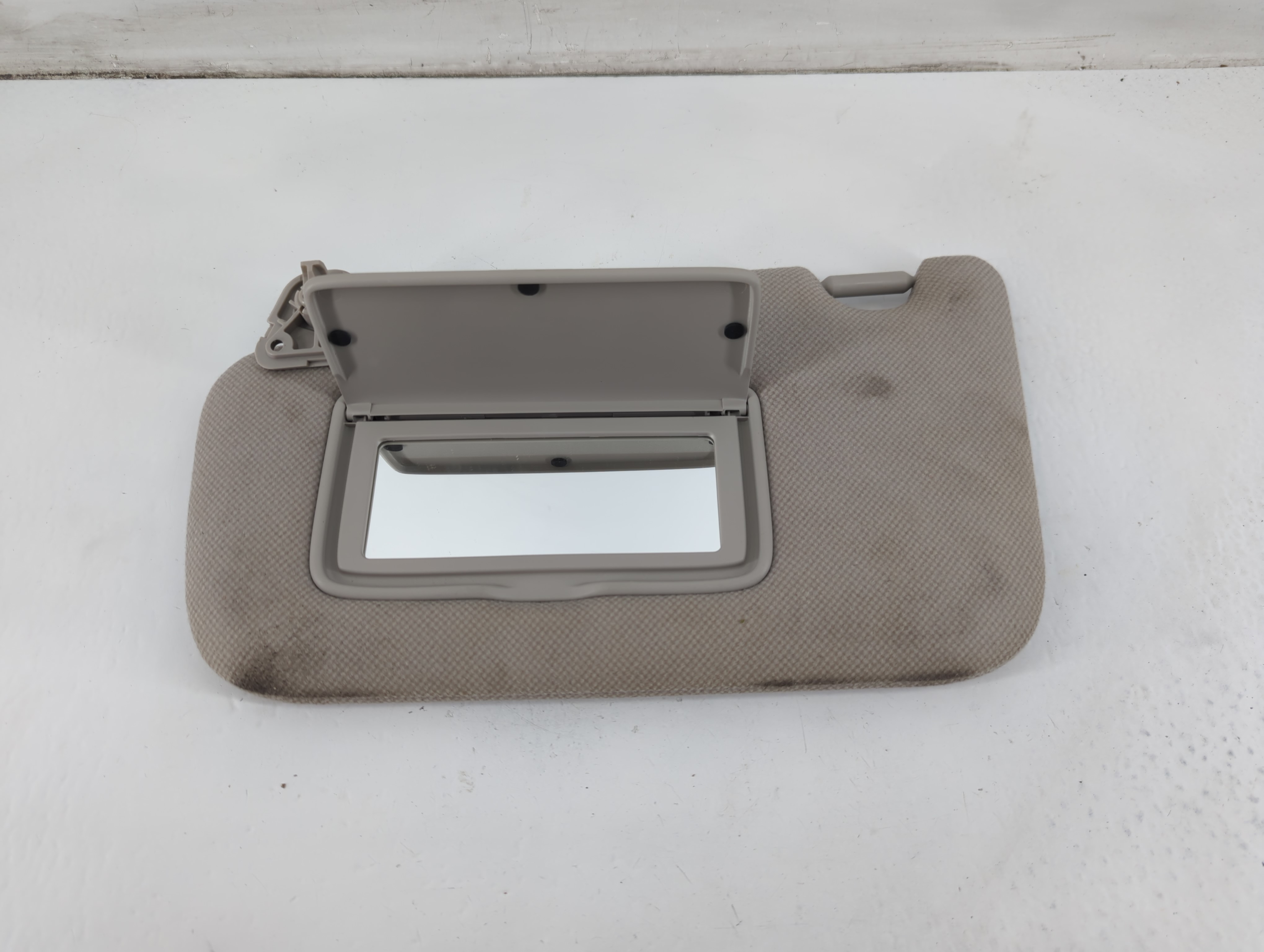 2013-2019 Nissan Sentra Driver Sun Visor Mirror Left Sunvisor Beige 1095997 - Oemusedautoparts1.com