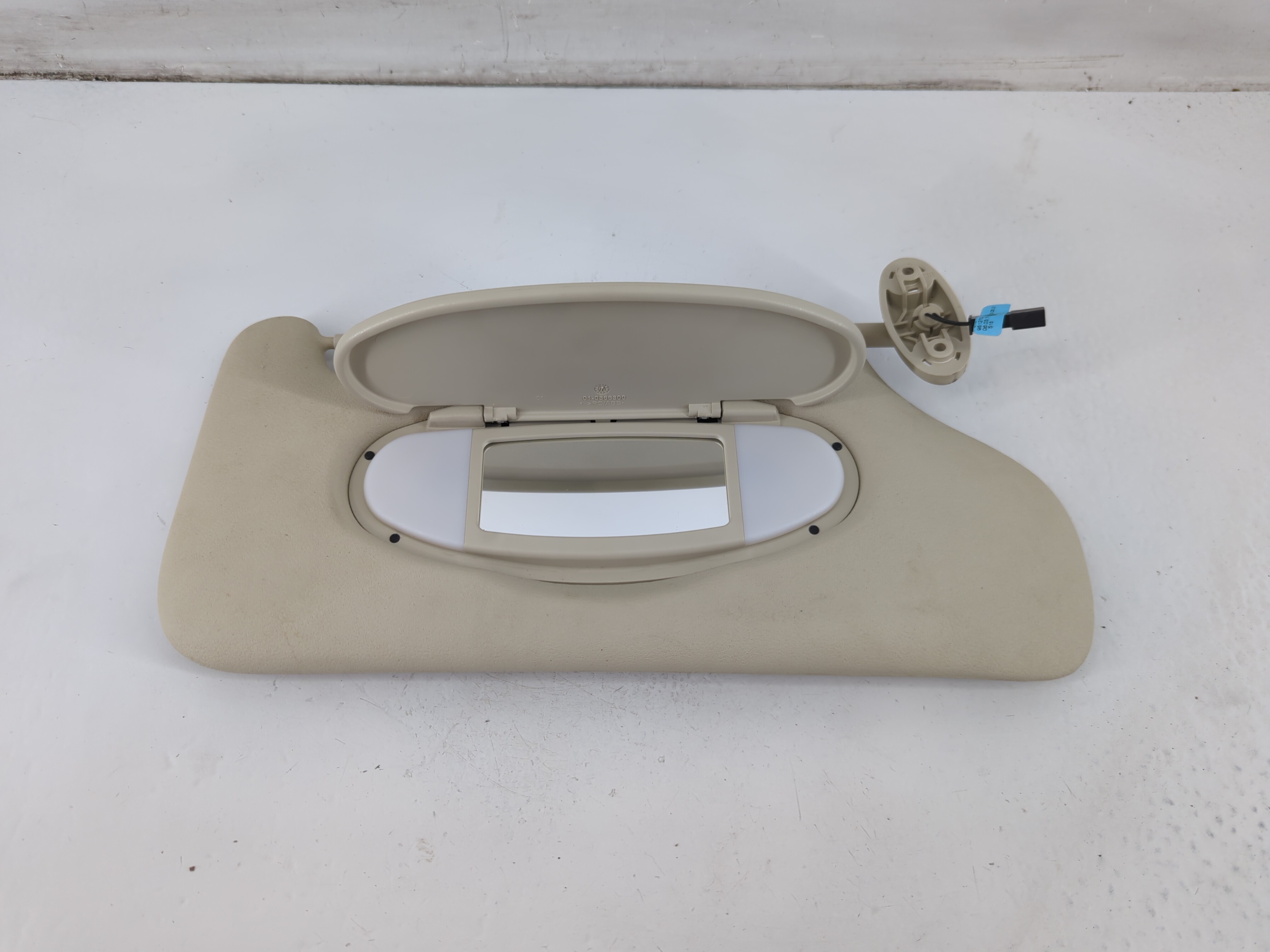 2011 Mini Cooper Countryman Passenger Sun Visor Mirror Right Sunvisor 1095998 - Oemusedautoparts1.com