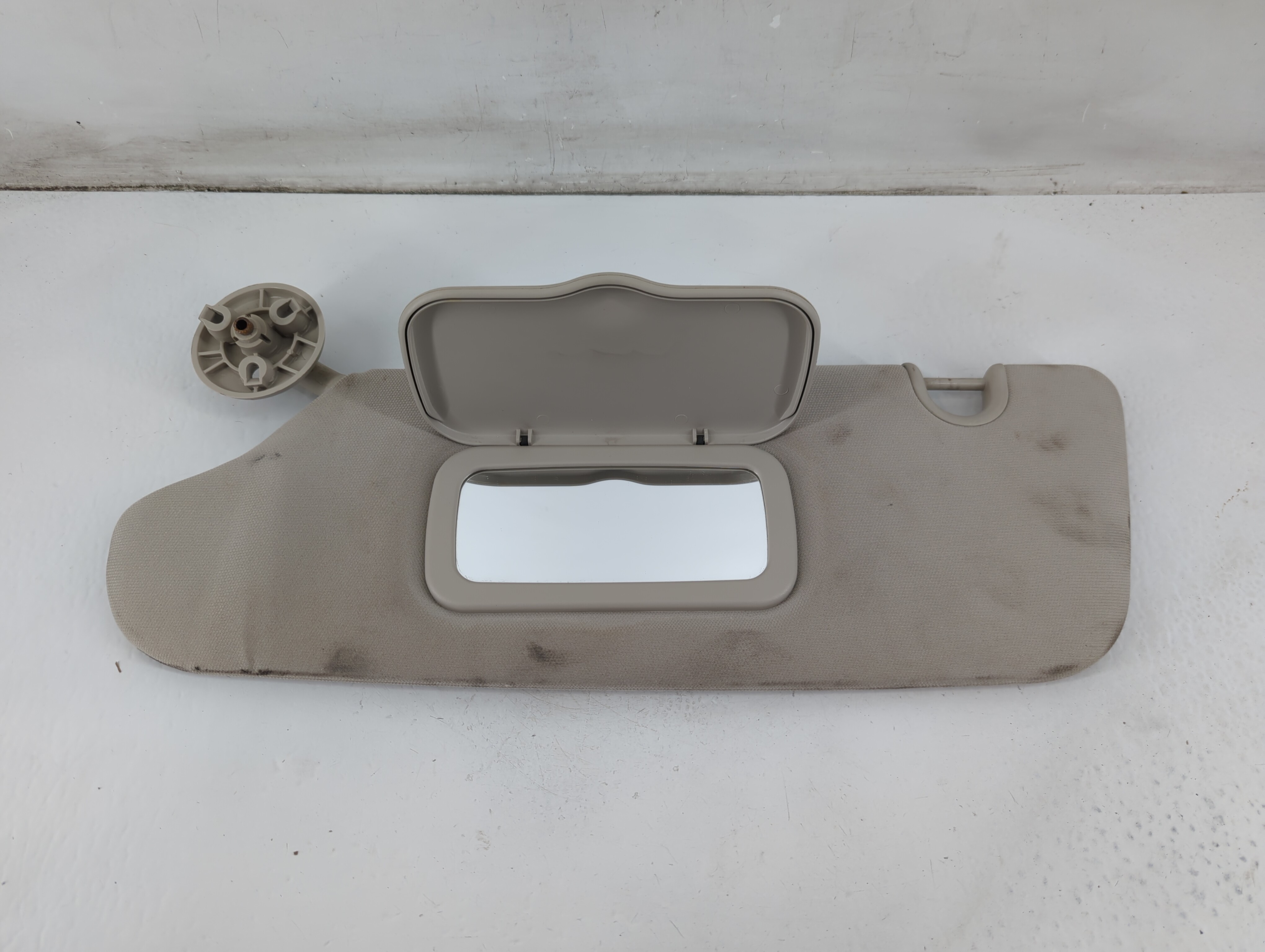 Dodge Caravan Driver Sun Visor Mirror Left Sunvisor Light Tan 1096007 - Oemusedautoparts1.com