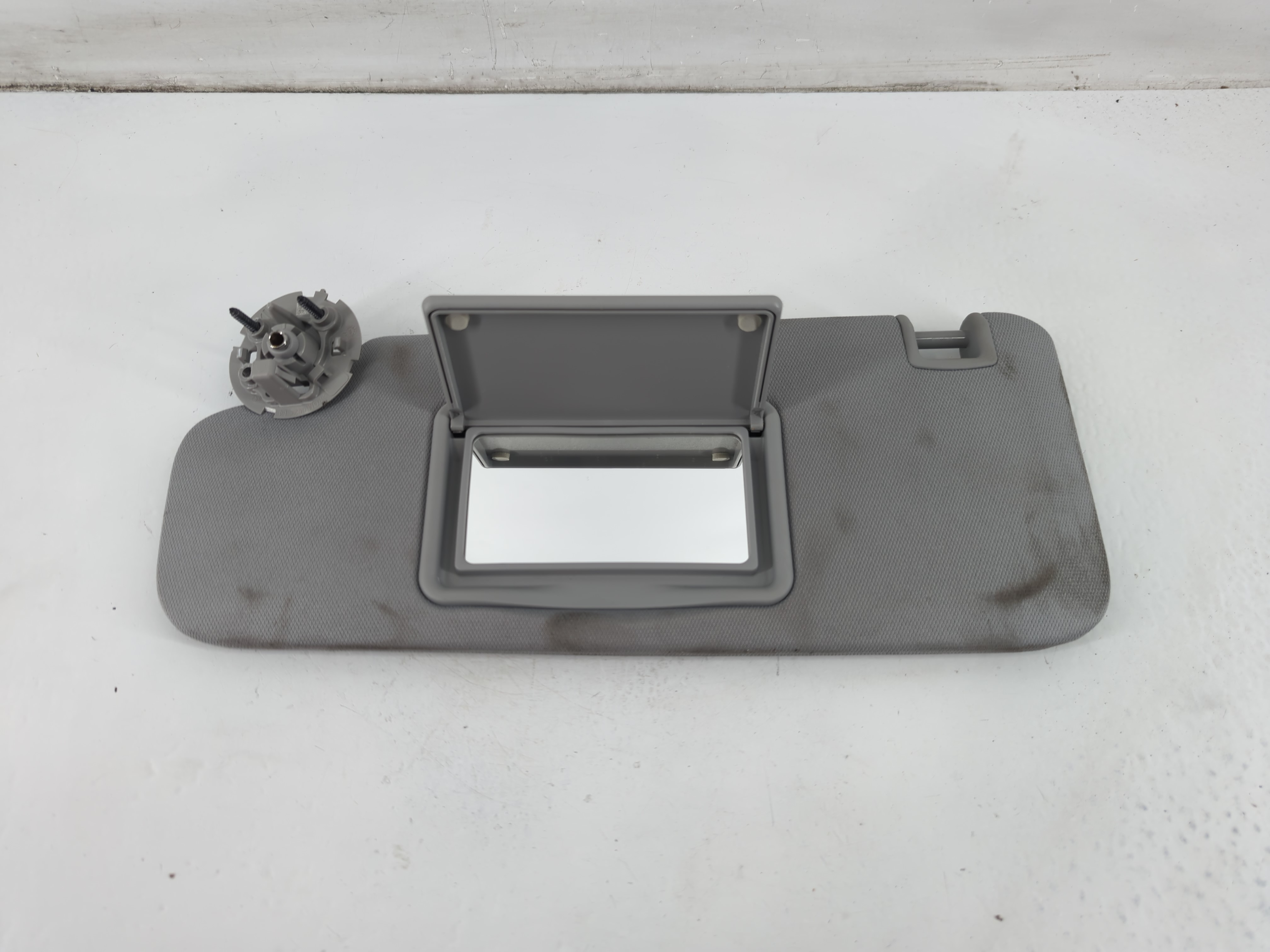 2016-2021 Chevrolet Malibu Driver Sun Visor Mirror Left Sunvisor Grey 1096013 - Oemusedautoparts1.com