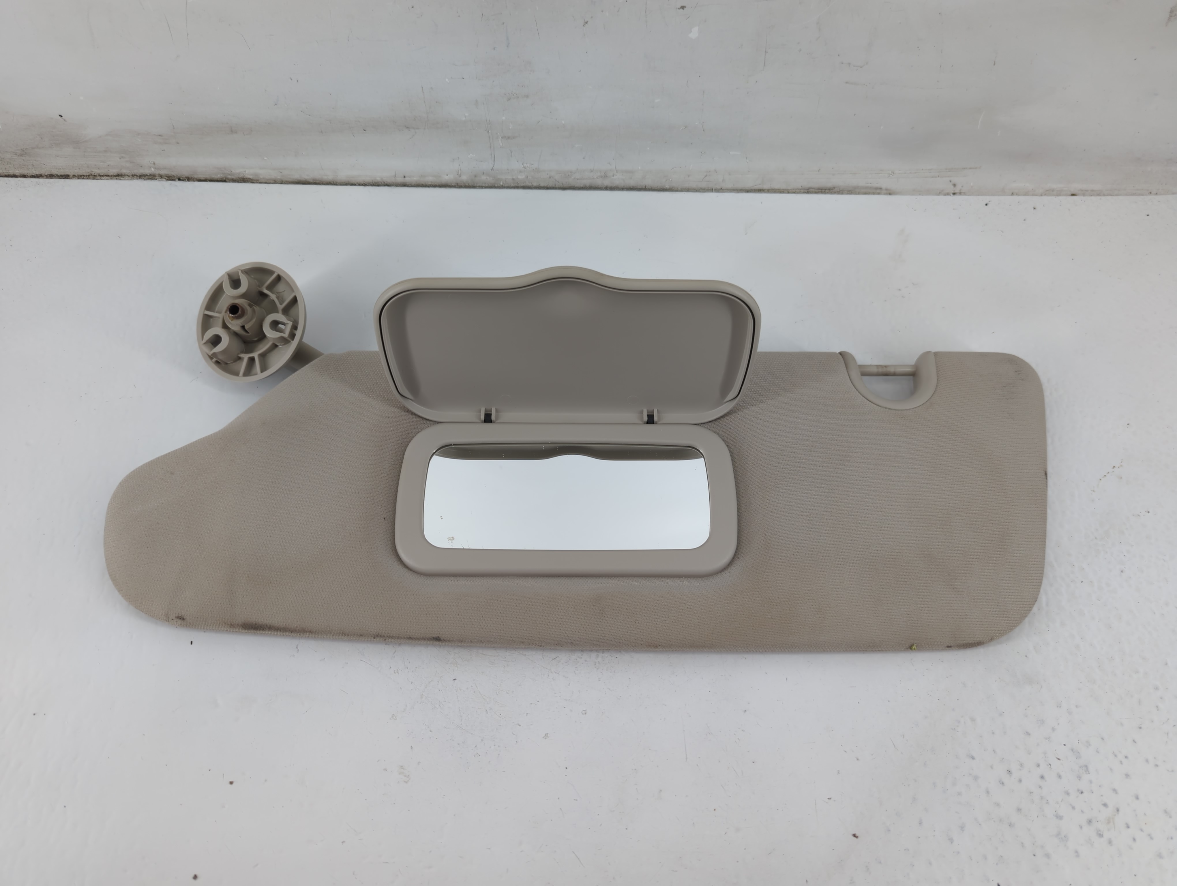 Dodge Caravan Driver Sun Visor Mirror Left Sunvisor Light Tan 1096014 - Oemusedautoparts1.com