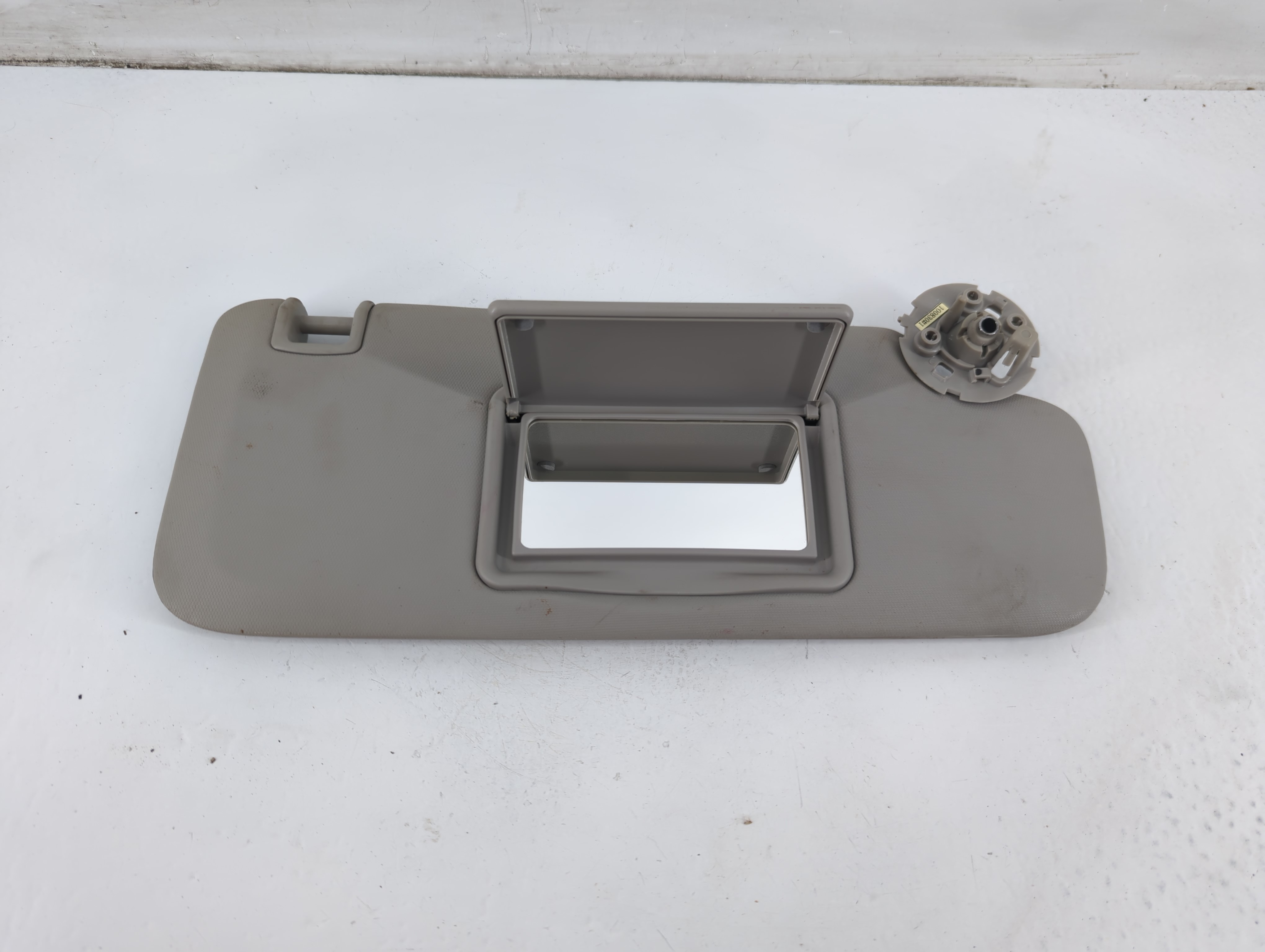 2011-2016 Chevrolet Cruze Passenger Sun Visor Mirror Right Sunvisor 1096046 - Oemusedautoparts1.com