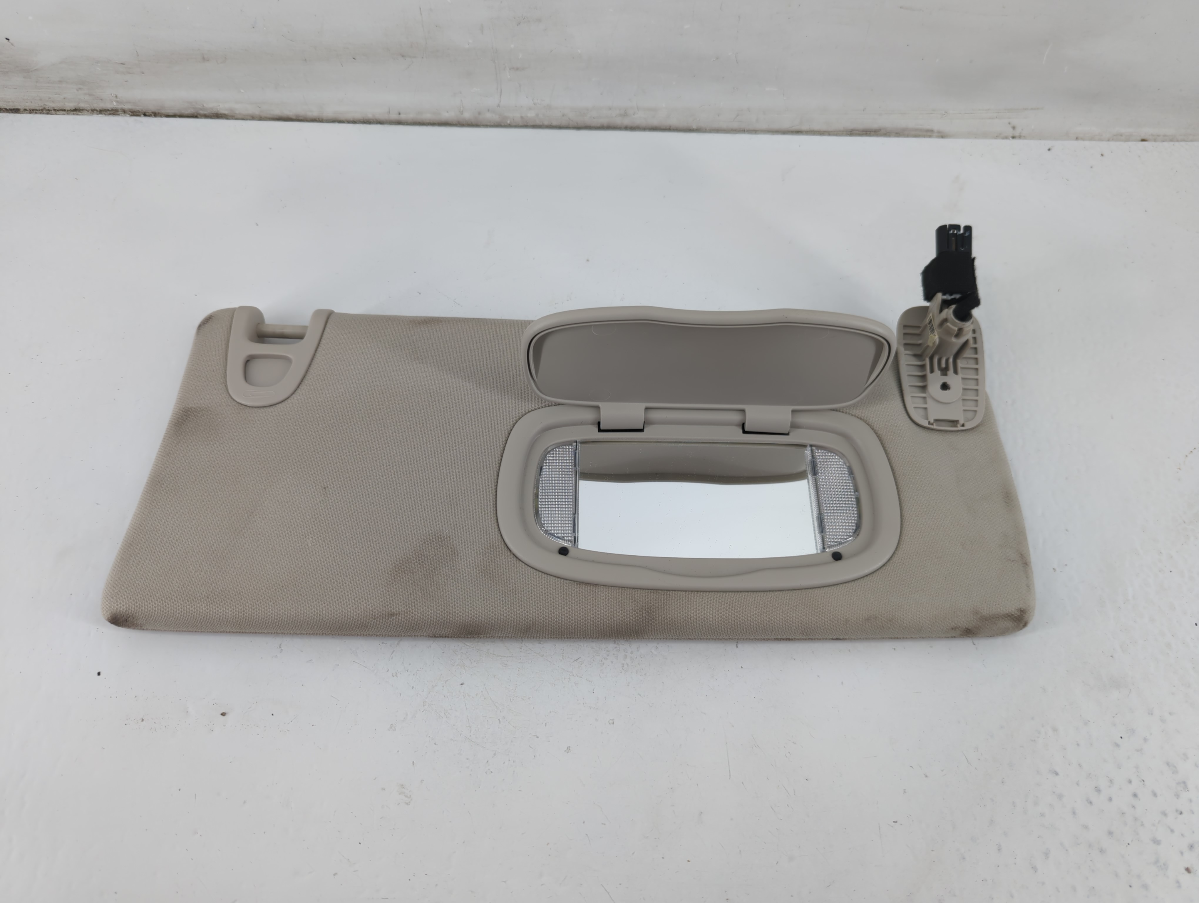 2014-2018 Jeep Cherokee Passenger Sun Visor Mirror Right Sunvisor Grey 1096047 - Oemusedautoparts1.com