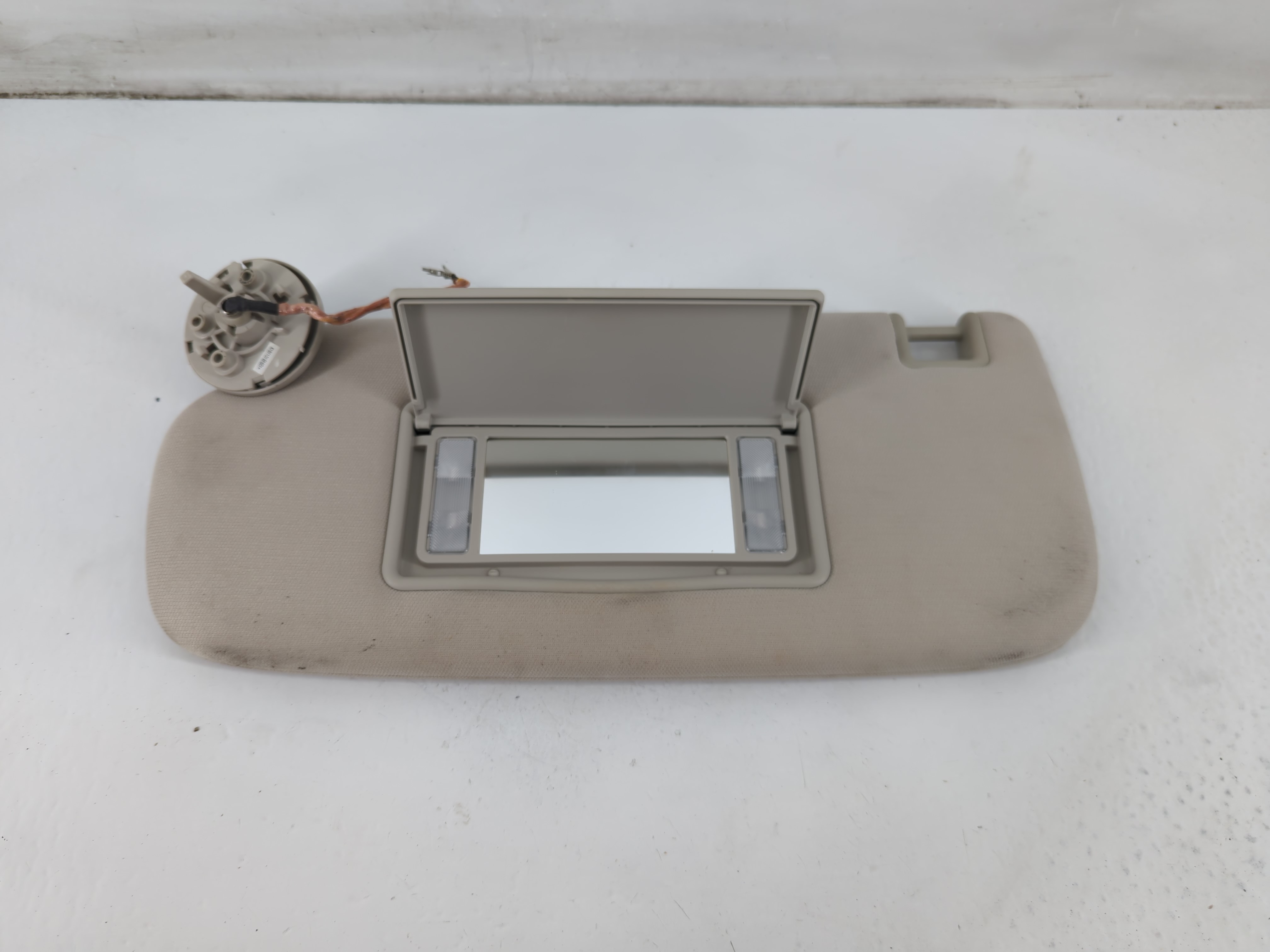 2011-2013 Jeep Grand Cherokee Driver Sun Visor Mirror Left Sunvisor 1096051 - Oemusedautoparts1.com