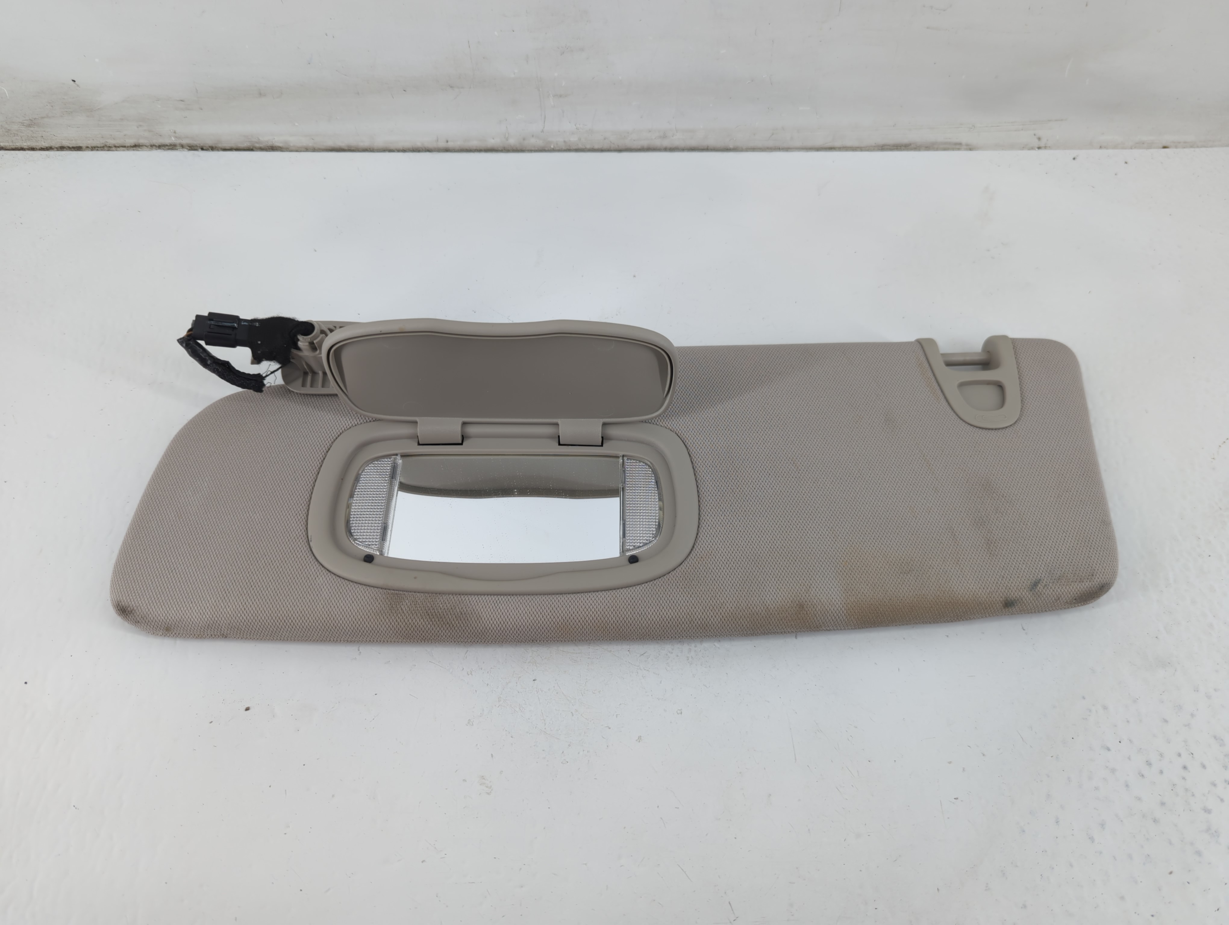 2017-2020 Chrysler Pacifica Driver Sun Visor Mirror Left Sunvisor 1096055 - Oemusedautoparts1.com