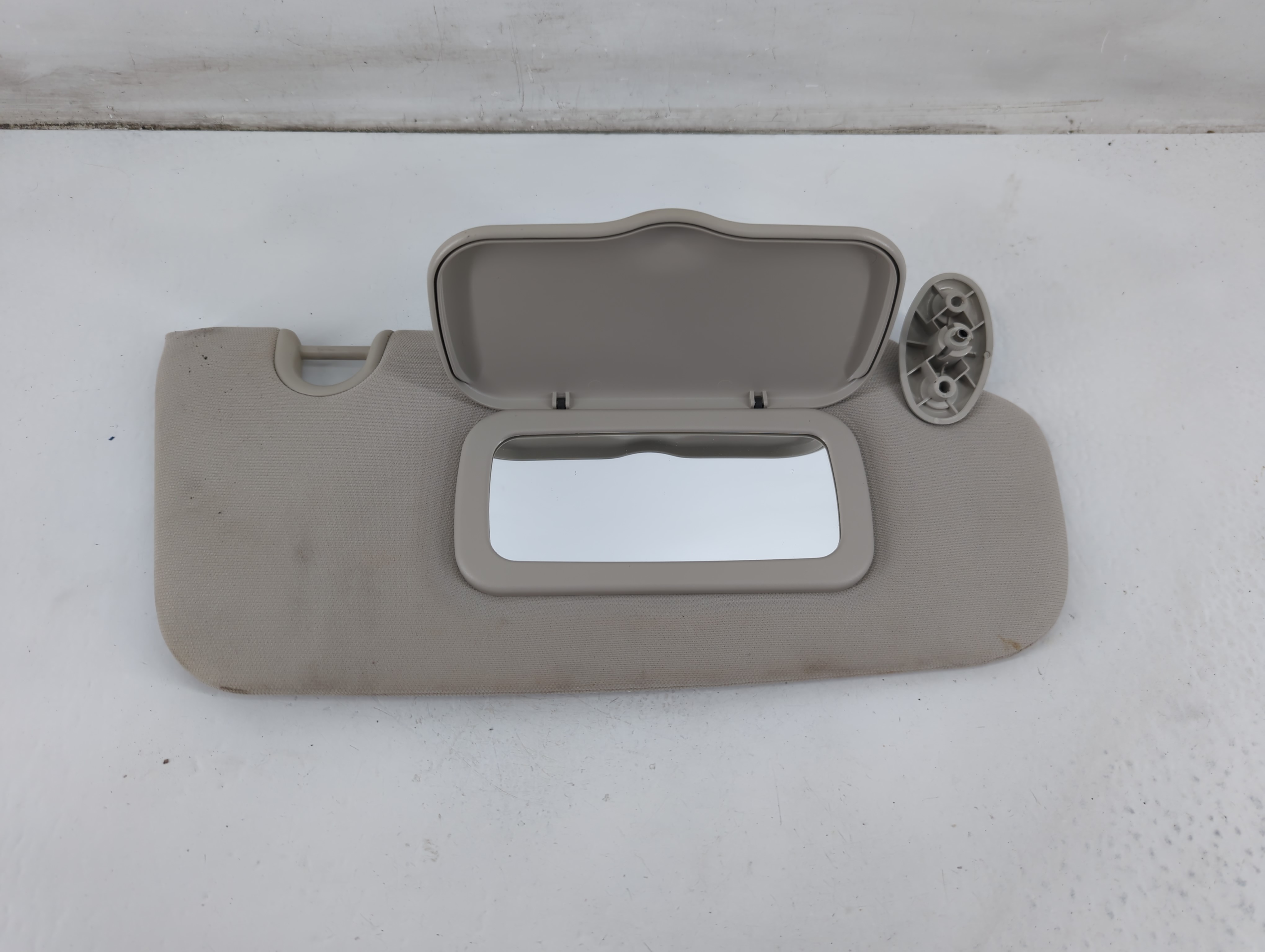 2009-2012 Dodge Caliber Passenger Sun Visor Mirror Right Sunvisor 1096062 - Oemusedautoparts1.com