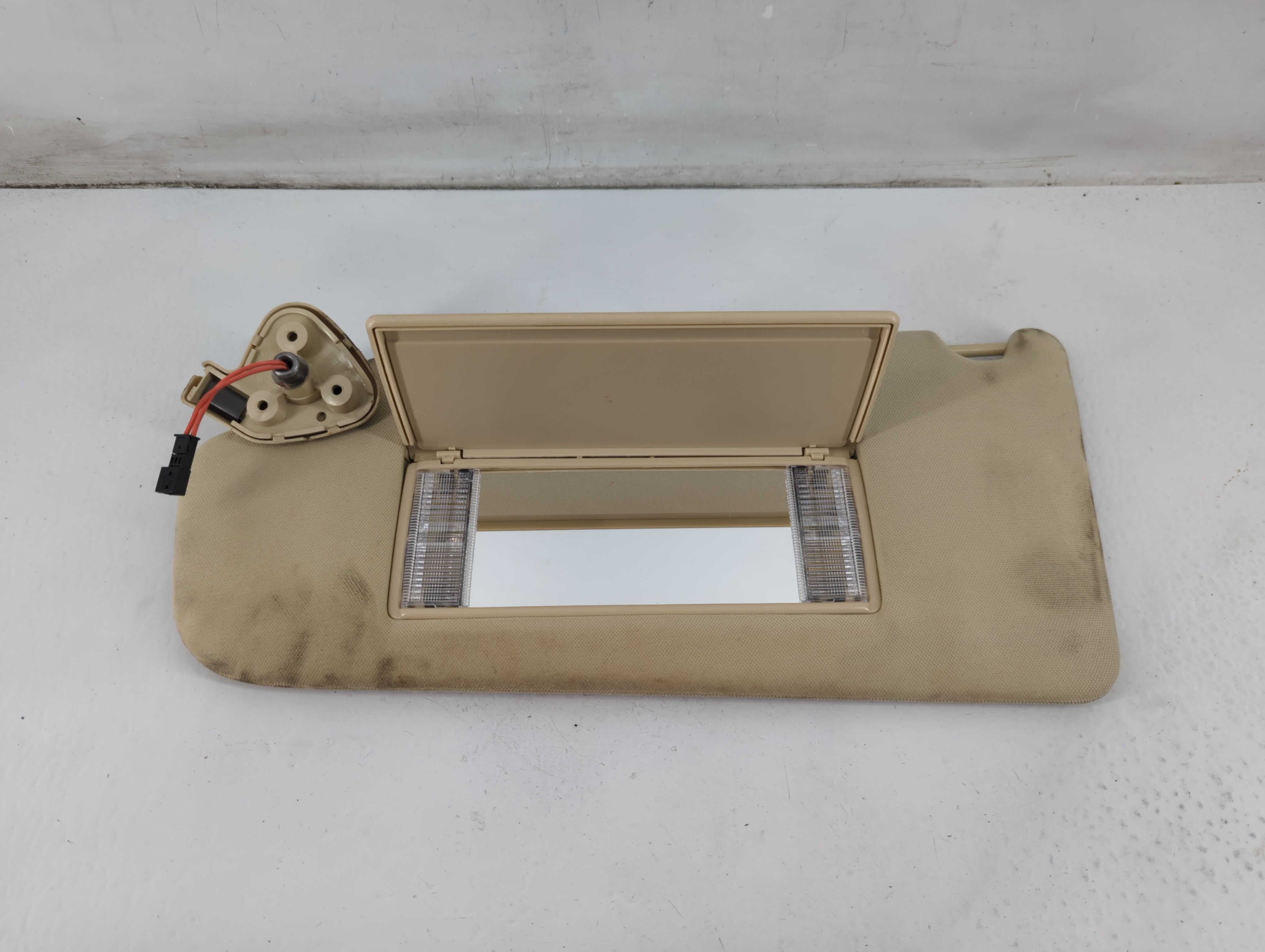 2010-2012 Land Rover Range Rover Driver Sun Visor Mirror Left Sunvisor 1096066 - Oemusedautoparts1.com