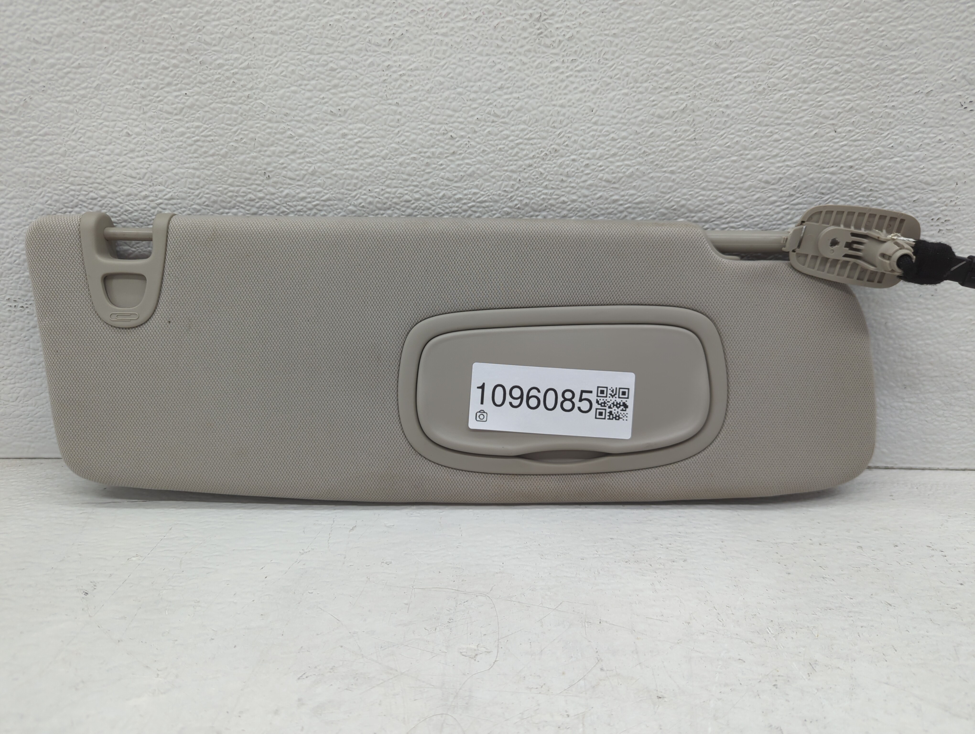 2017-2020 Chrysler Pacifica Passenger Sun Visor Mirror Right Sunvisor 1096085 - Oemusedautoparts1.com
