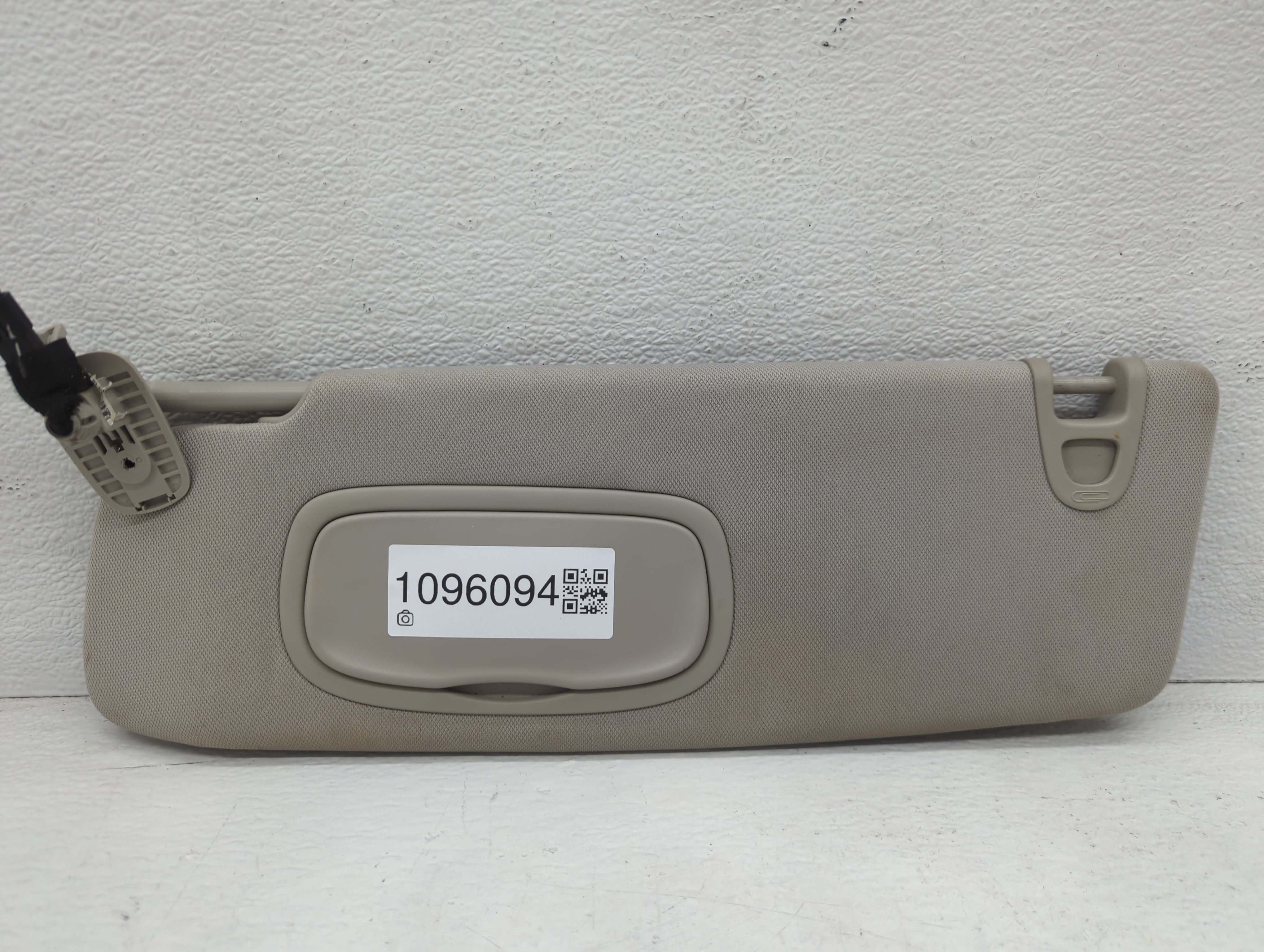 2017-2020 Chrysler Pacifica Driver Sun Visor Mirror Left Sunvisor Grey 1096094 - Oemusedautoparts1.com