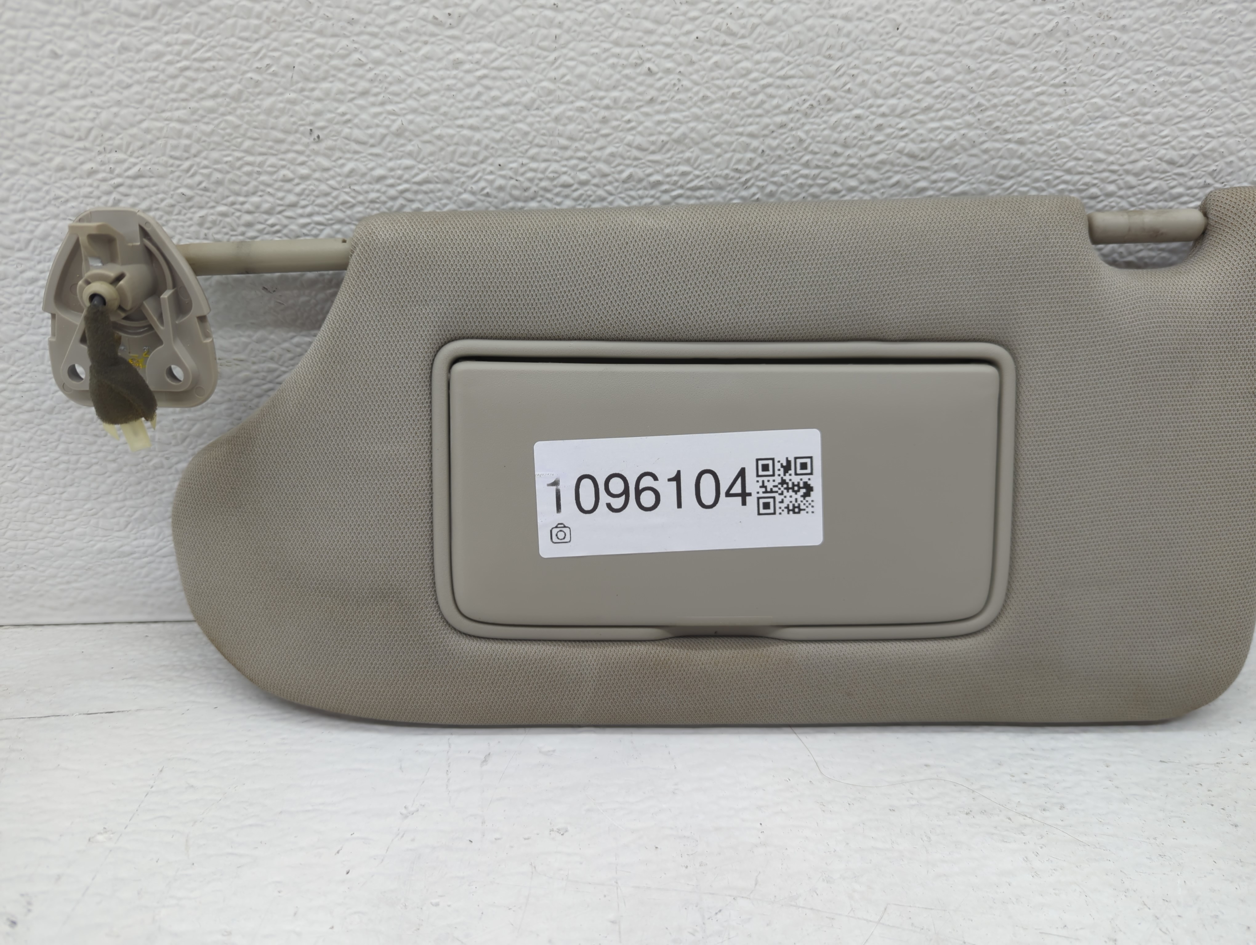 Picture of 2013-2017 Nissan Altima Driver Sun Visor Mirror Left Sunvisor Grey 1096104