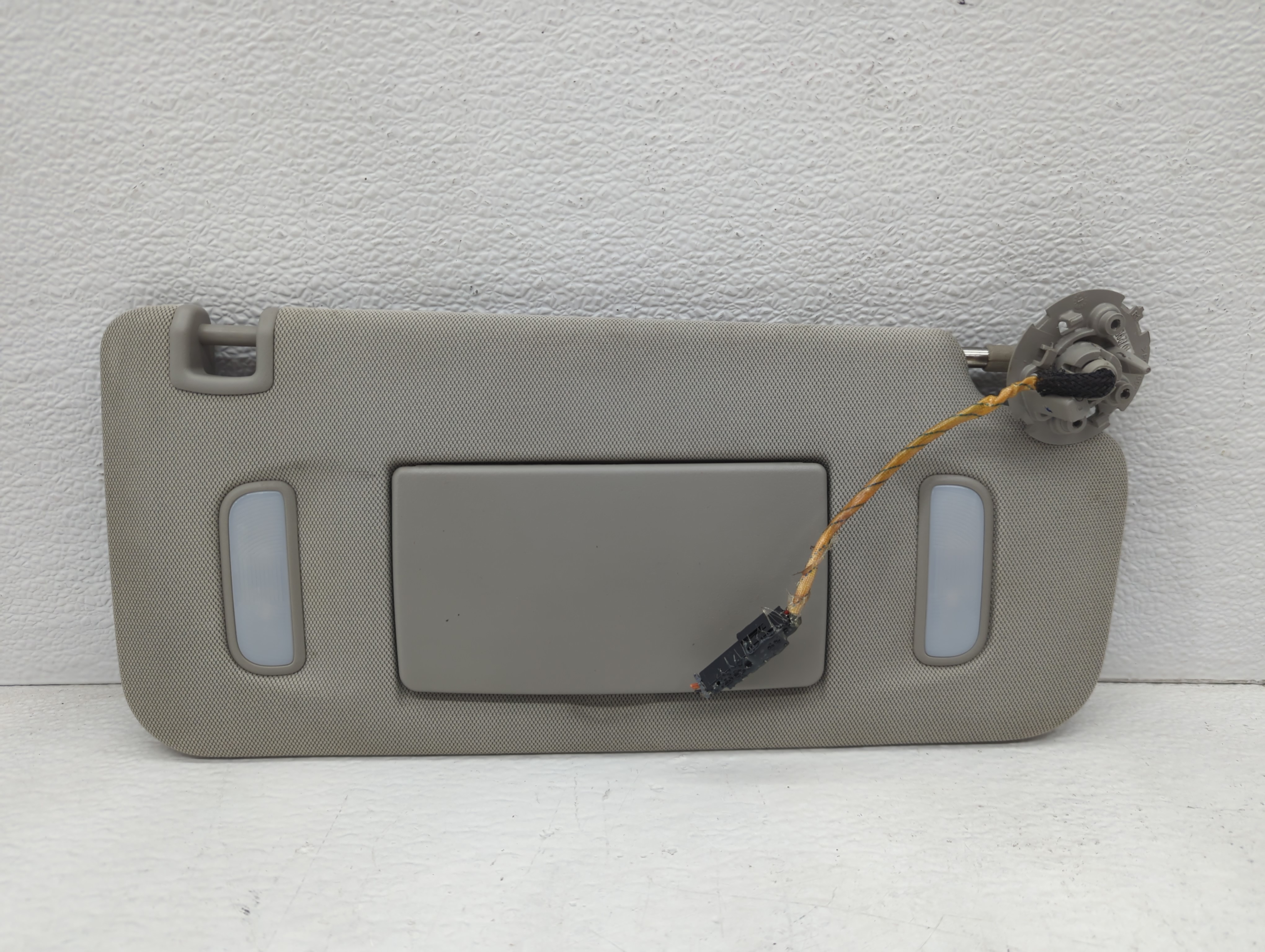 2010-2017 Chevrolet Equinox Passenger Sun Visor Mirror Right Sunvisor 1096106 - Oemusedautoparts1.com