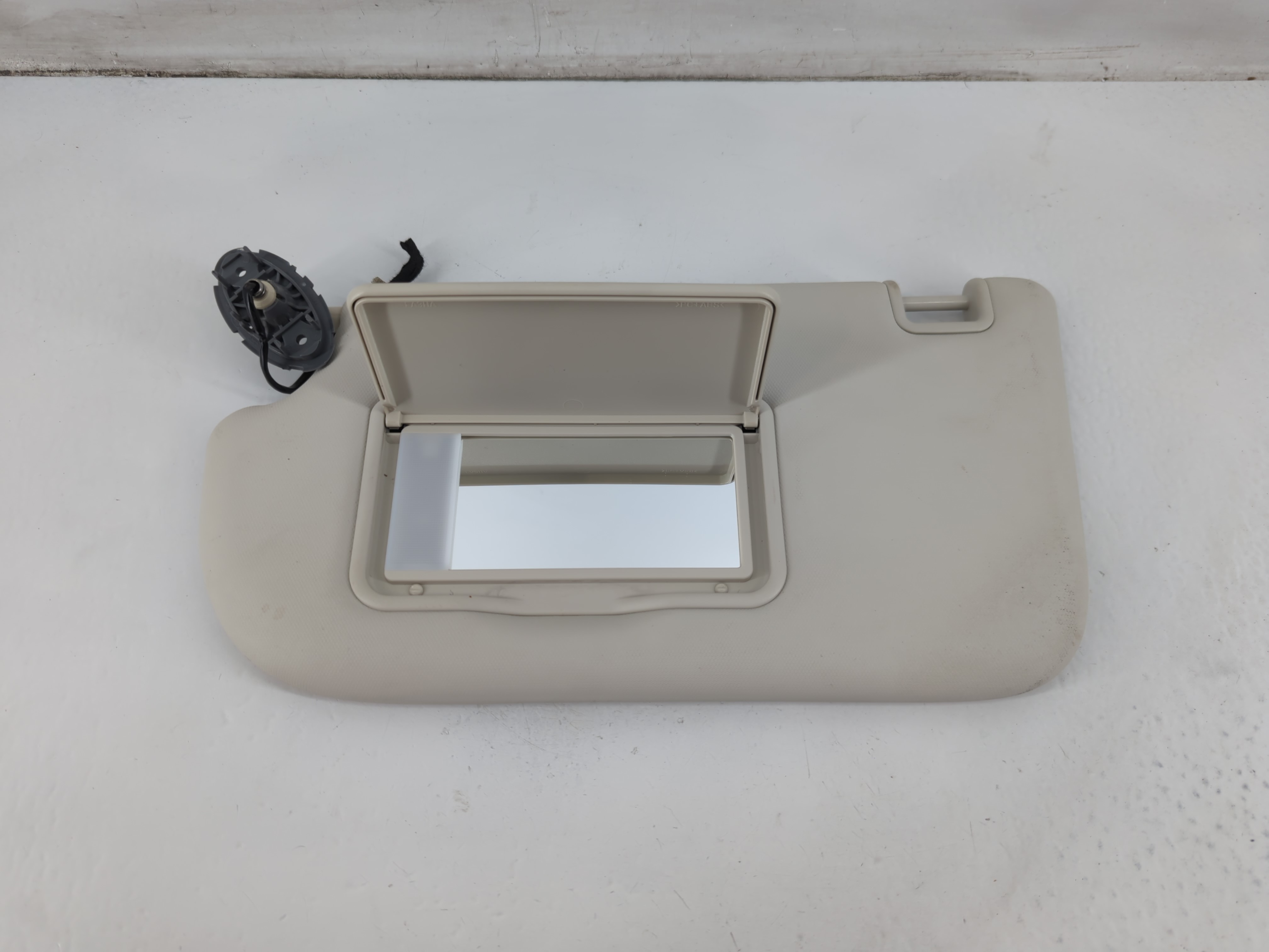 Picture of 2013-2019 Ford Escape Driver Sun Visor Mirror Left Sunvisor Cream 1096112