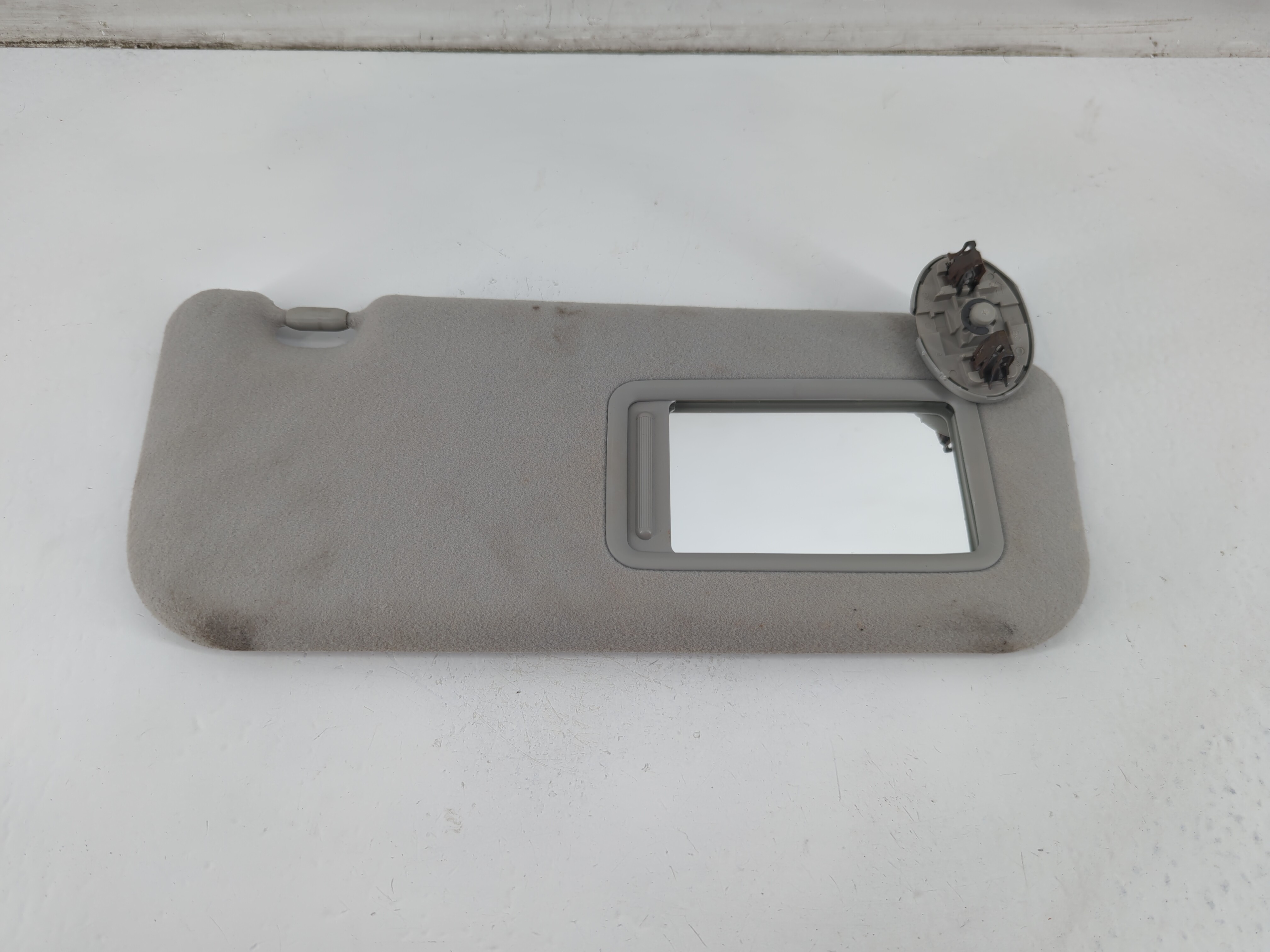 2009-2010 Pontiac Vibe Passenger Sun Visor Mirror Right Sunvisor 1096116 - Oemusedautoparts1.com
