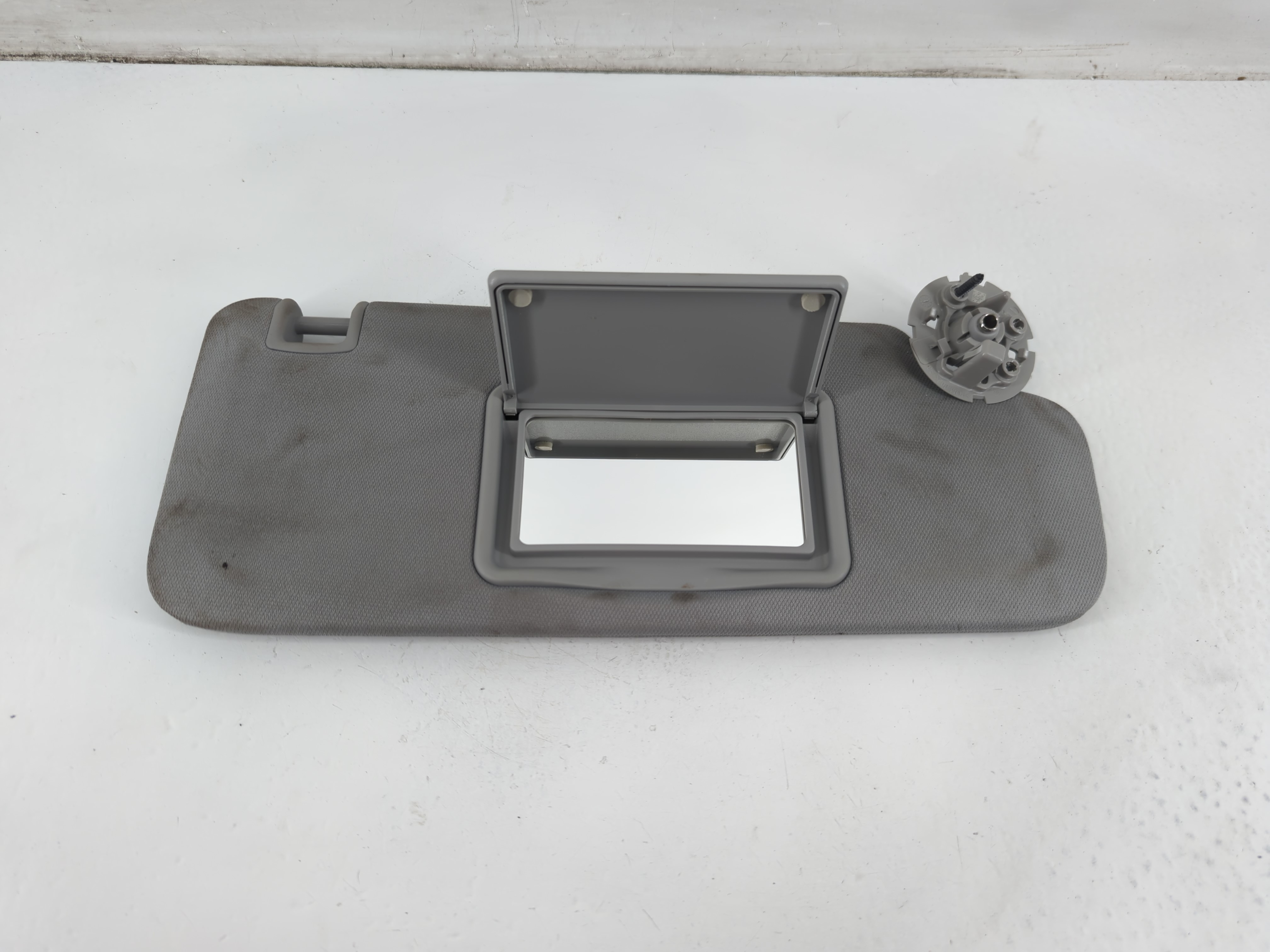 2016-2021 Chevrolet Malibu Passenger Sun Visor Mirror Right Sunvisor 1096120 - Oemusedautoparts1.com
