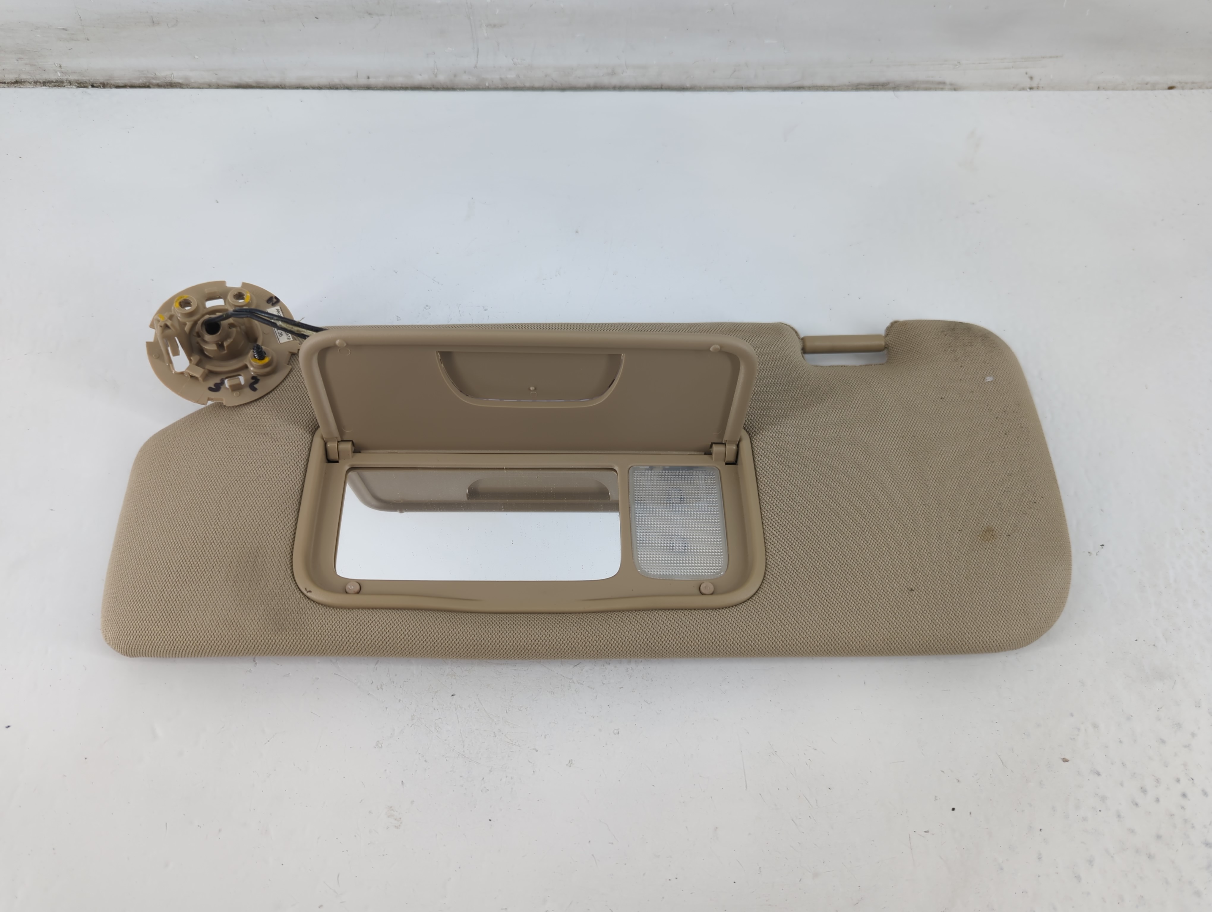 2008-2010 Saturn Vue Driver Sun Visor Mirror Left Sunvisor Tan 1096131 - Oemusedautoparts1.com