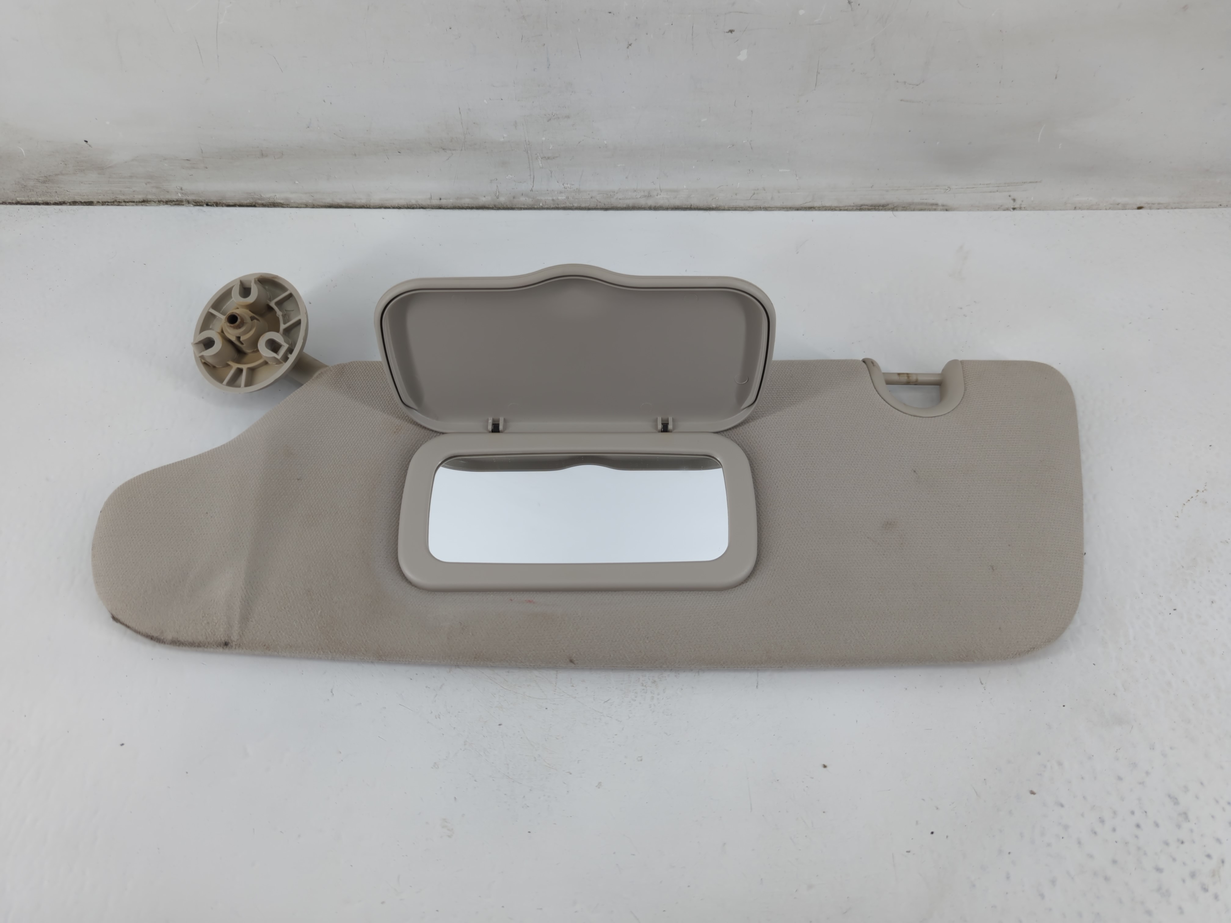 Dodge Caravan Driver Sun Visor Mirror Left Sunvisor Light Gray 1096133 - Oemusedautoparts1.com