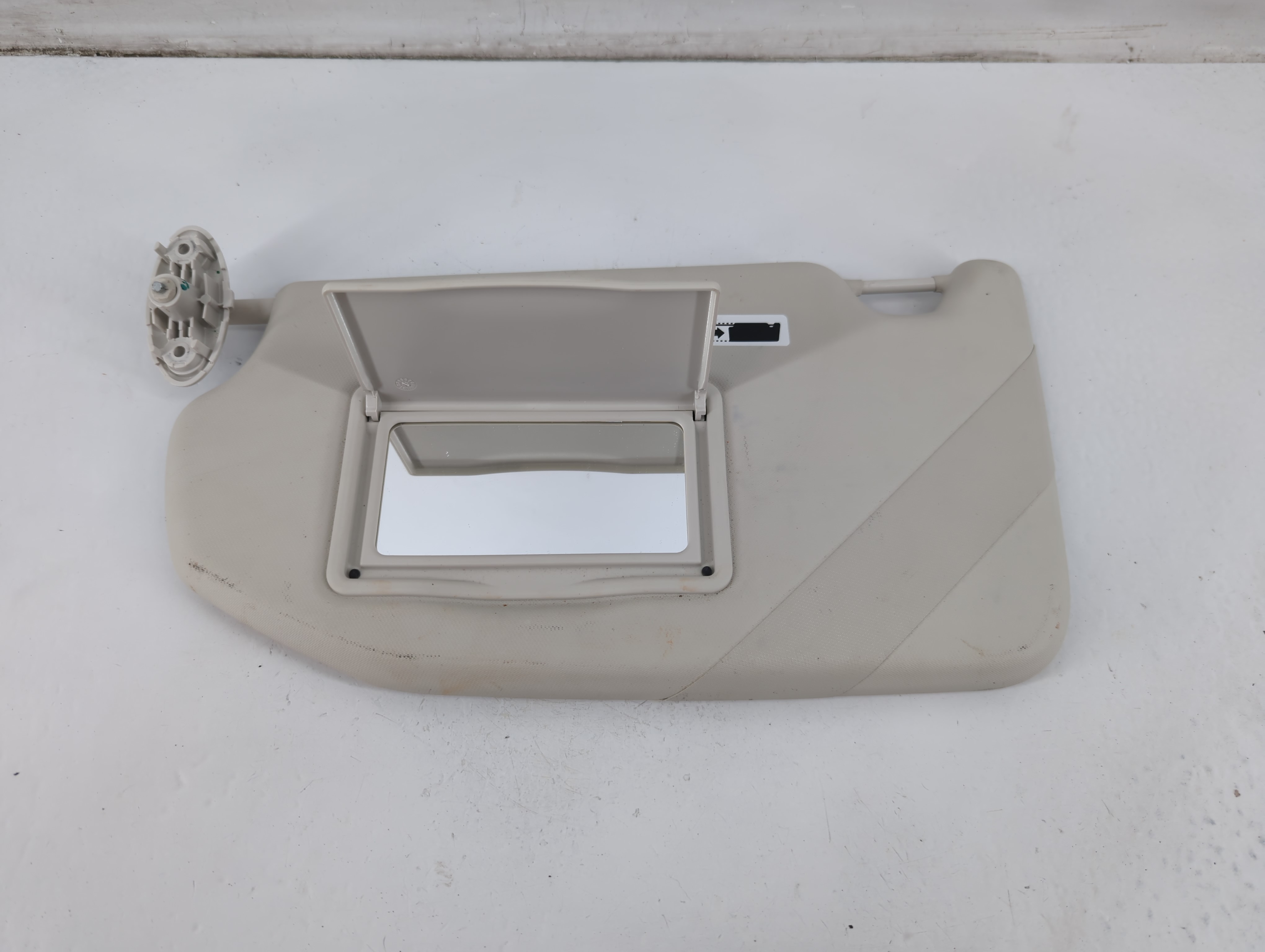 2018-2020 Ford Ecosport Driver Sun Visor Mirror Left Sunvisor Cream 1096136 - Oemusedautoparts1.com