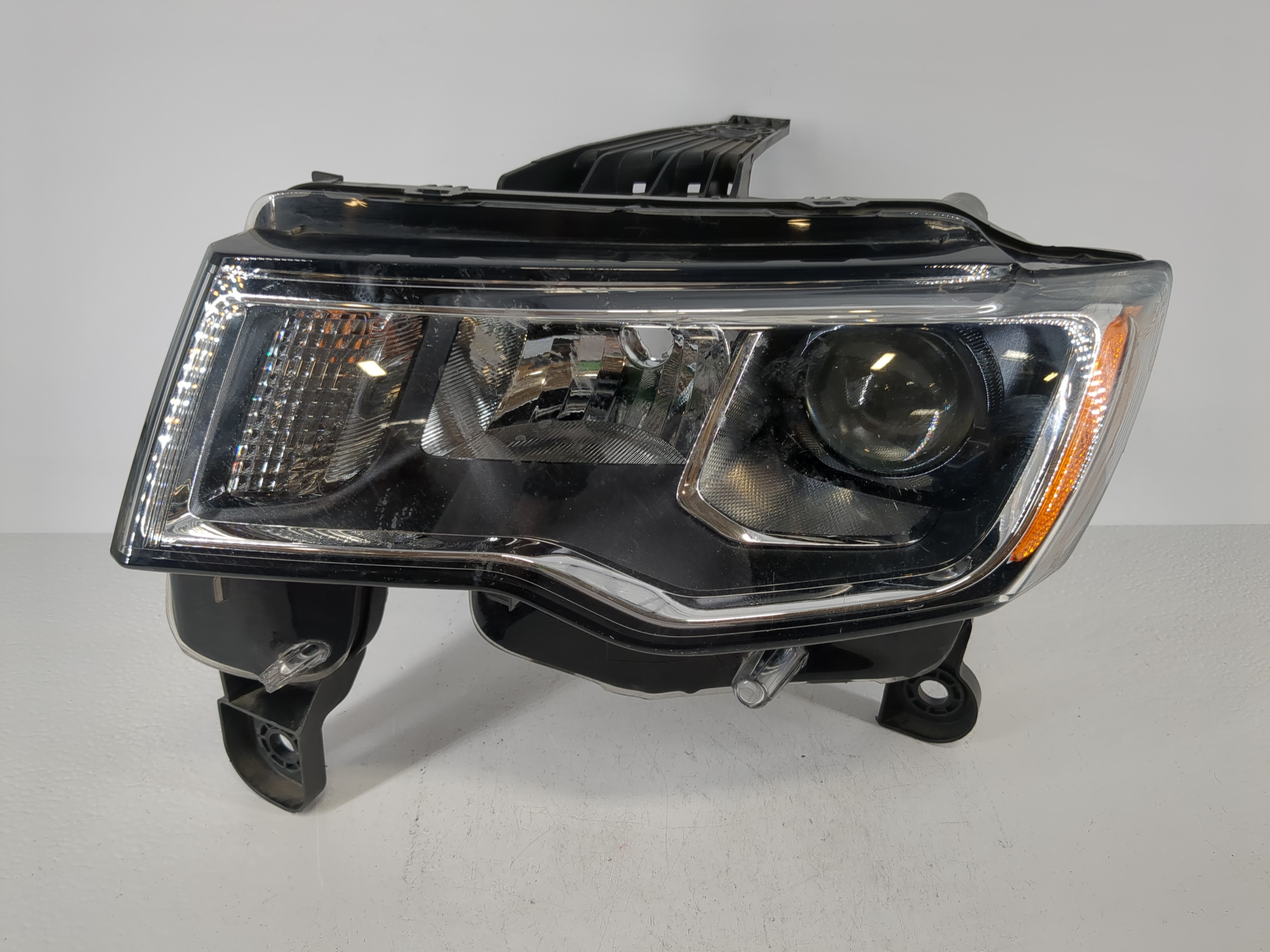 2017-2021 Jeep Grand Cherokee Driver Left Oem Head Light Headlight Lamp 1096142 - Oemusedautoparts1.com