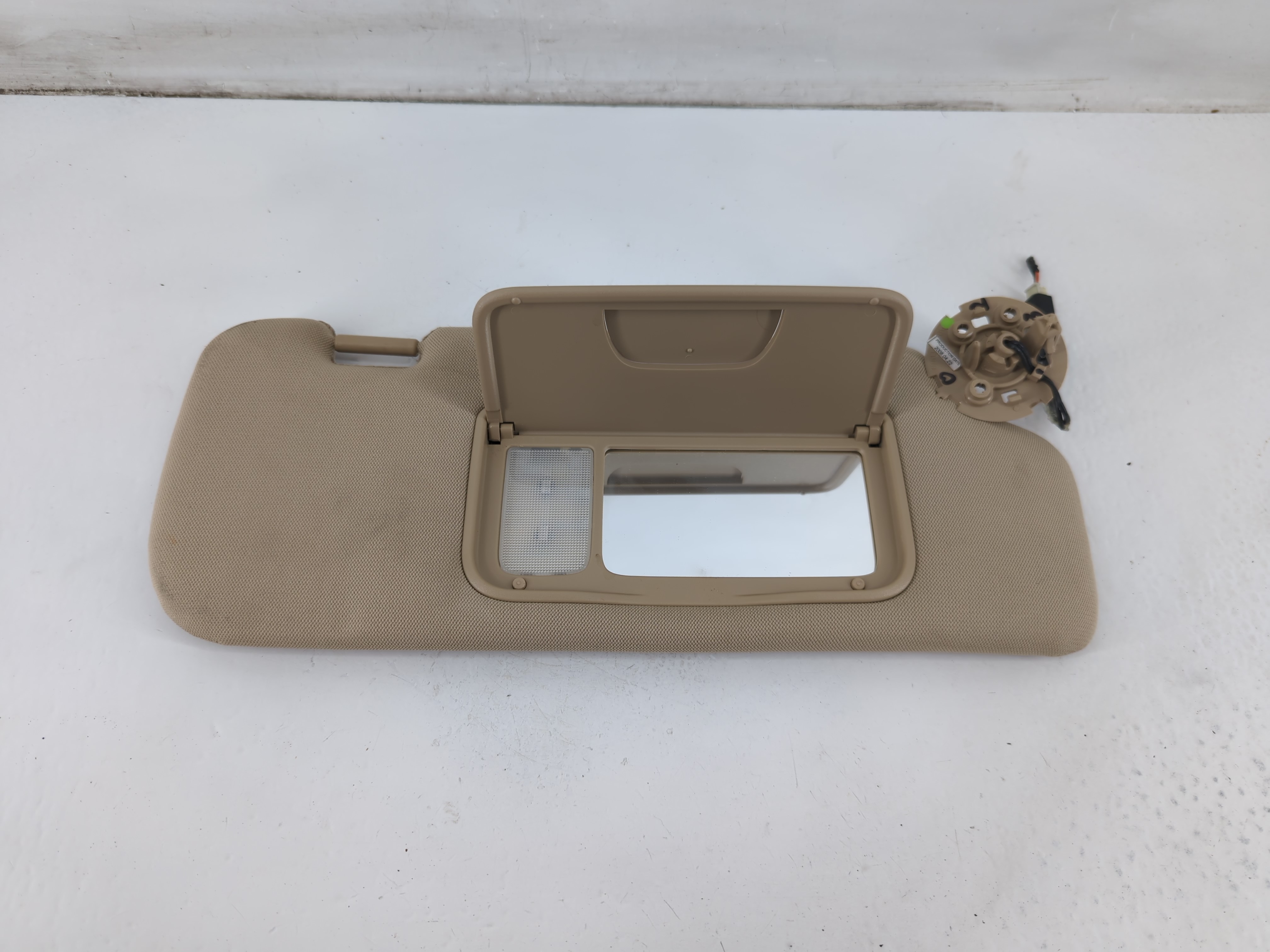 2008-2010 Saturn Vue Passenger Sun Visor Mirror Right Sunvisor Light Tan 1096166 - Oemusedautoparts1.com