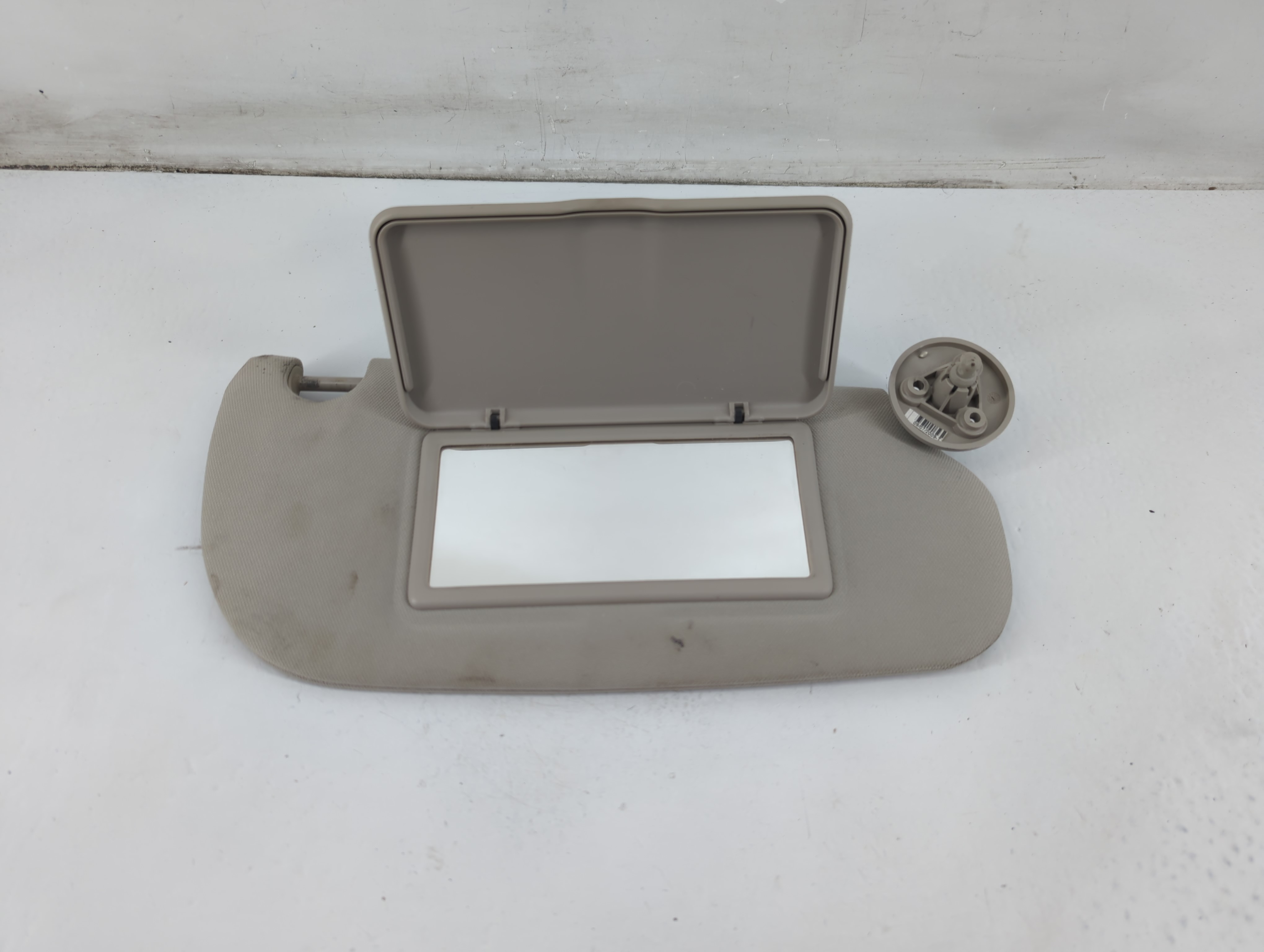 2005-2010 Chevrolet Cobalt Passenger Sun Visor Mirror Right Sunvisor 1096169 - Oemusedautoparts1.com