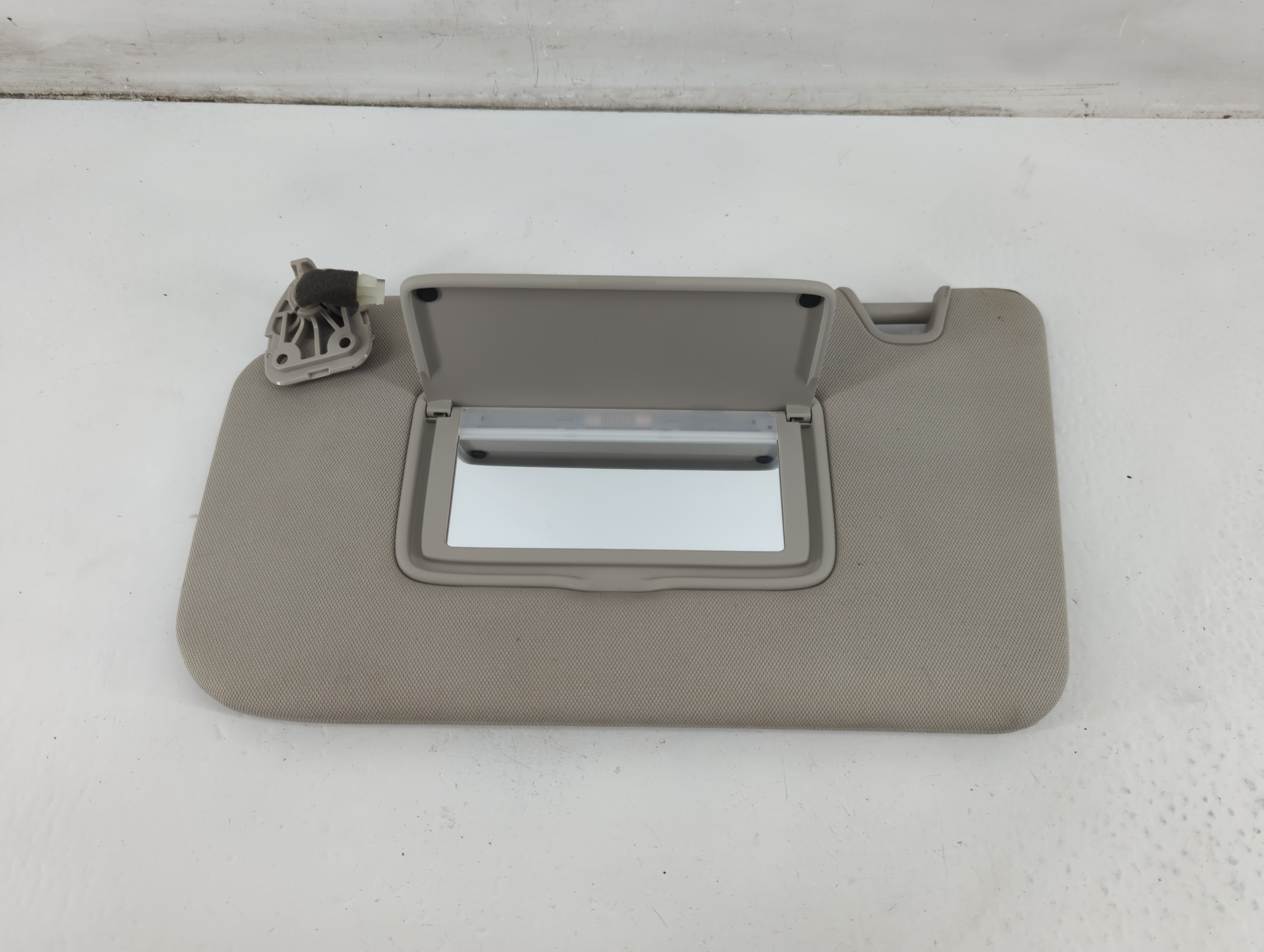 2018-2020 Nissan Rogue Driver Sun Visor Mirror Left Sunvisor Grey 1096170 - Oemusedautoparts1.com