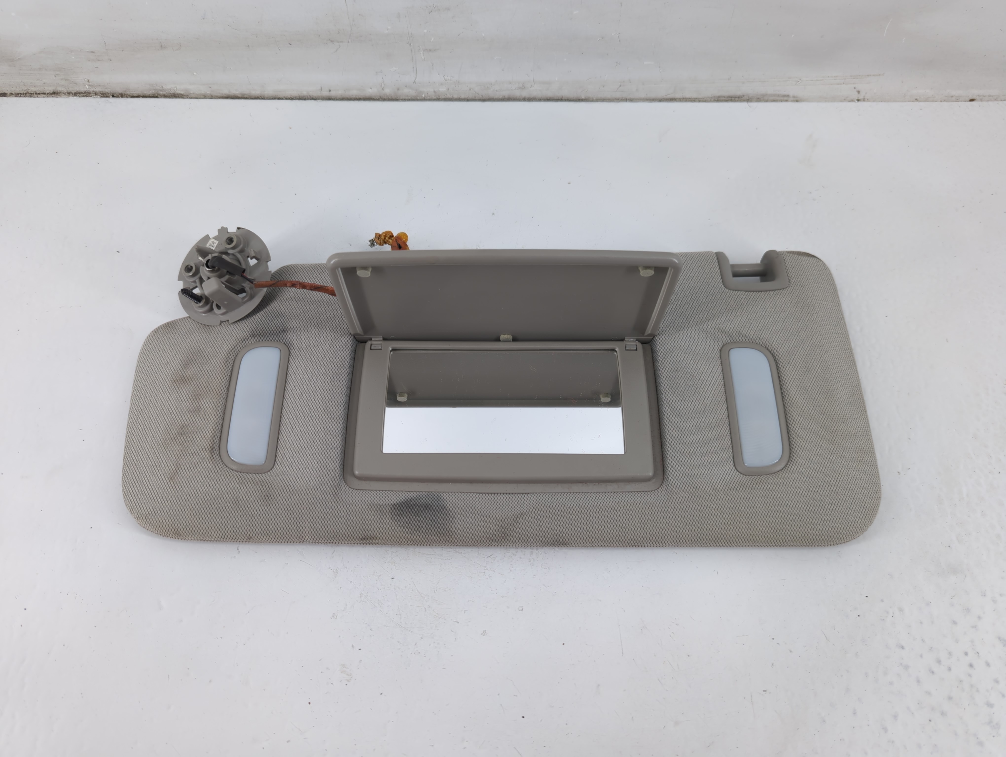 2010-2014 Cadillac Srx Driver Sun Visor Mirror Left Sunvisor Grey 1096172 - Oemusedautoparts1.com