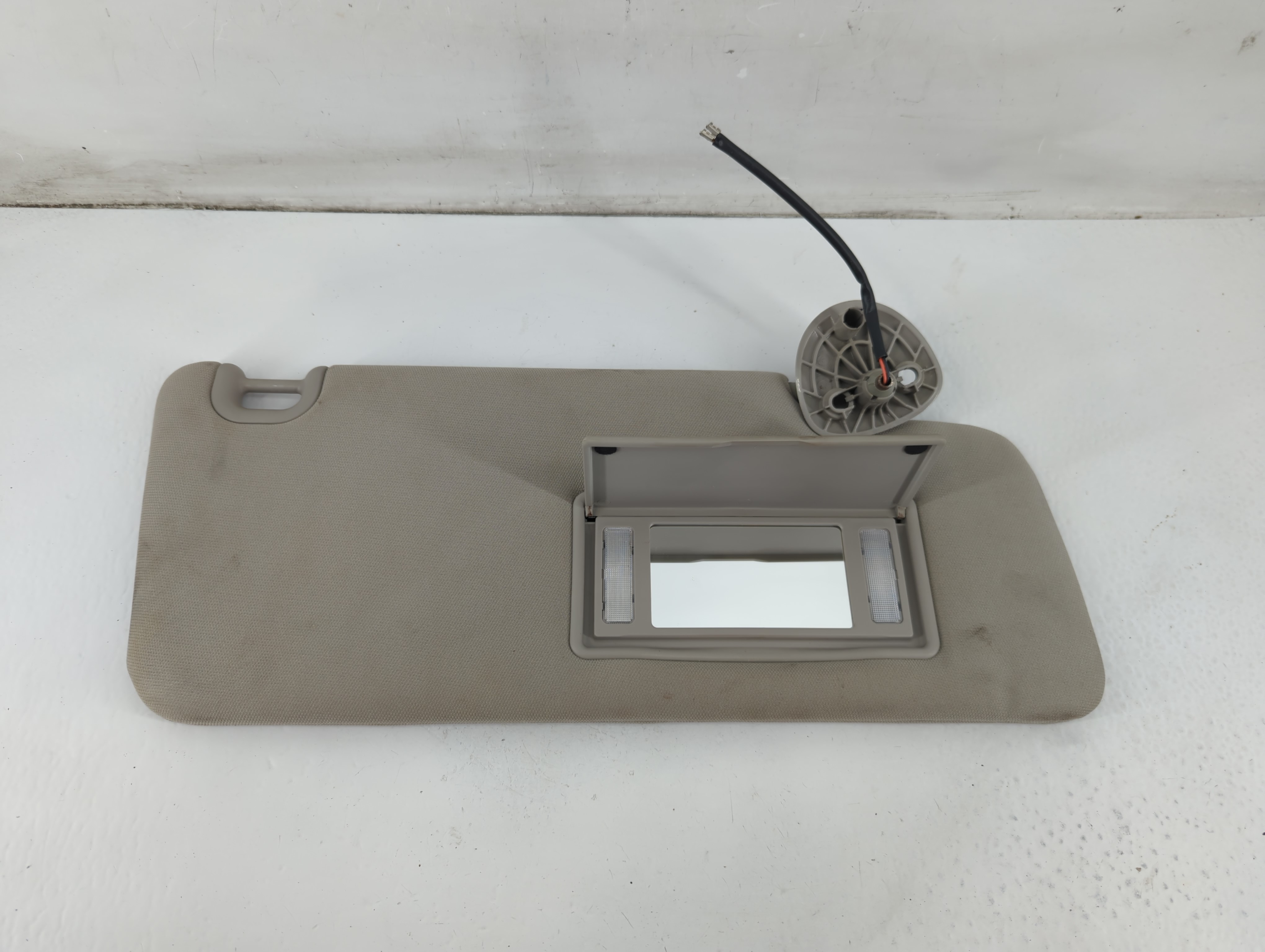 Dodge Ram 1500 Passenger Sun Visor Mirror Right Sunvisor Grey 1096175 - Oemusedautoparts1.com