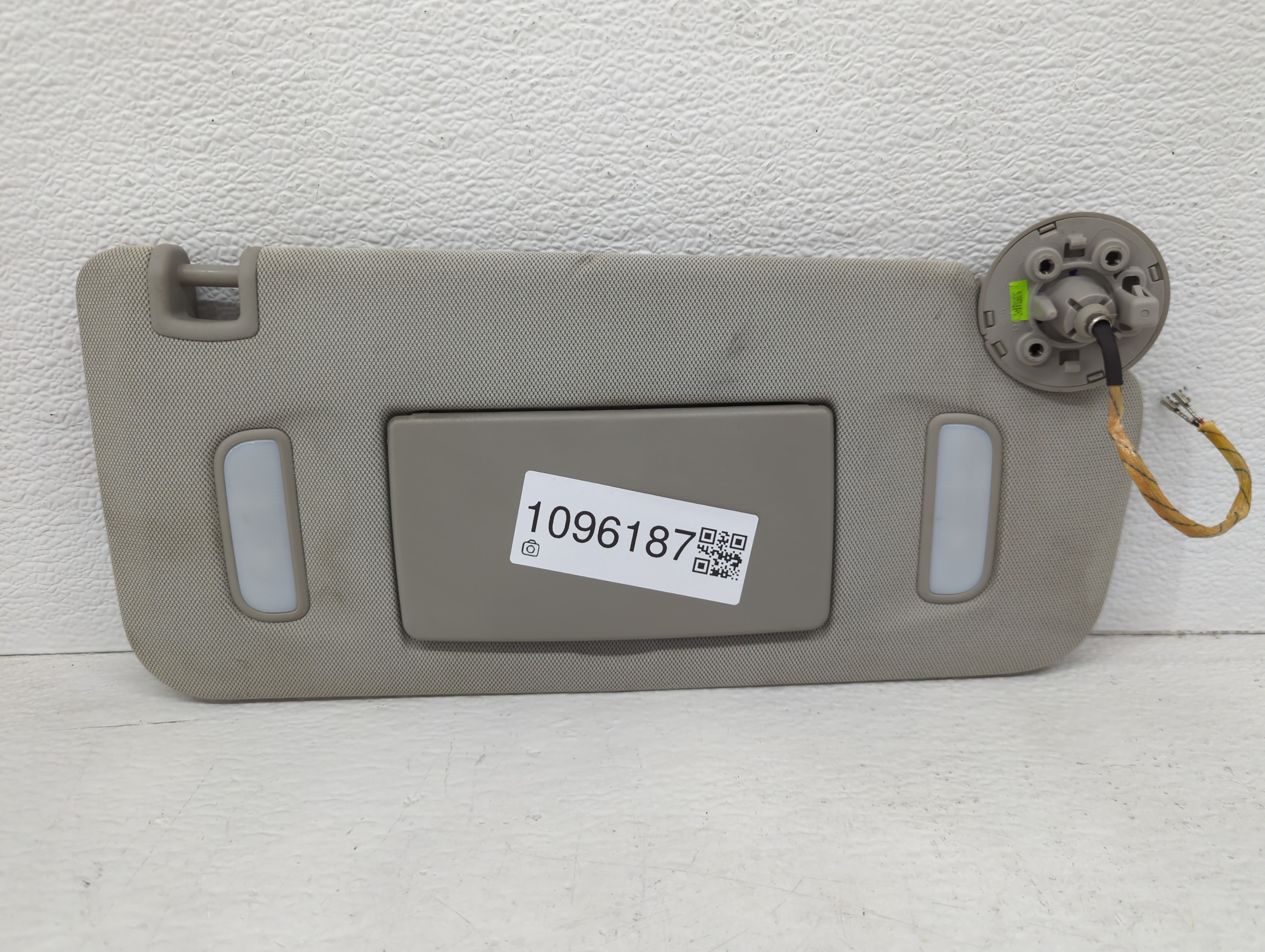 2010-2017 Chevrolet Equinox Passenger Sun Visor Mirror Right Sunvisor 1096187 - Oemusedautoparts1.com