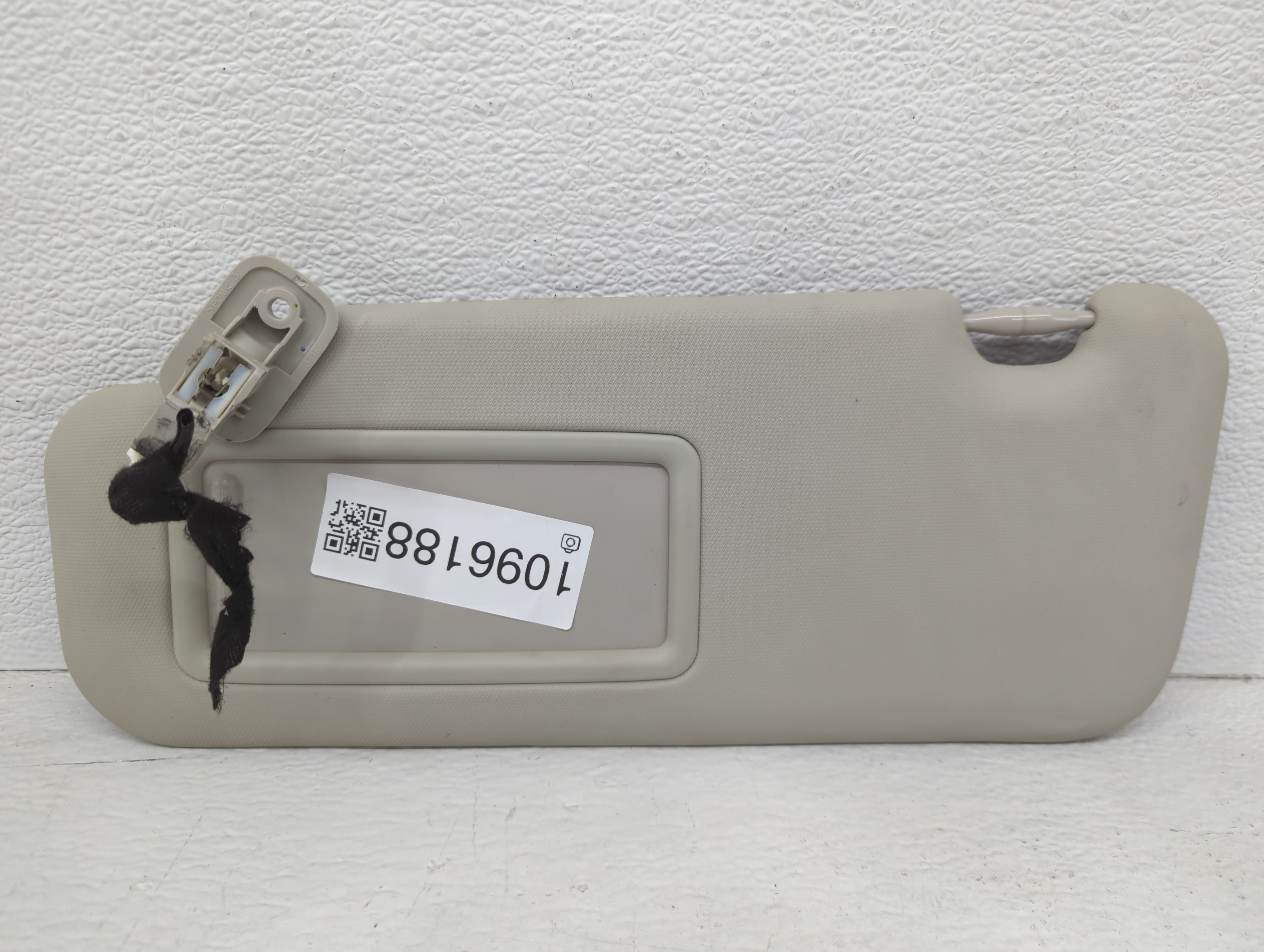 2007-2014 Cadillac Escalade Passenger Sun Visor Mirror Right Sunvisor 1096188 - Oemusedautoparts1.com