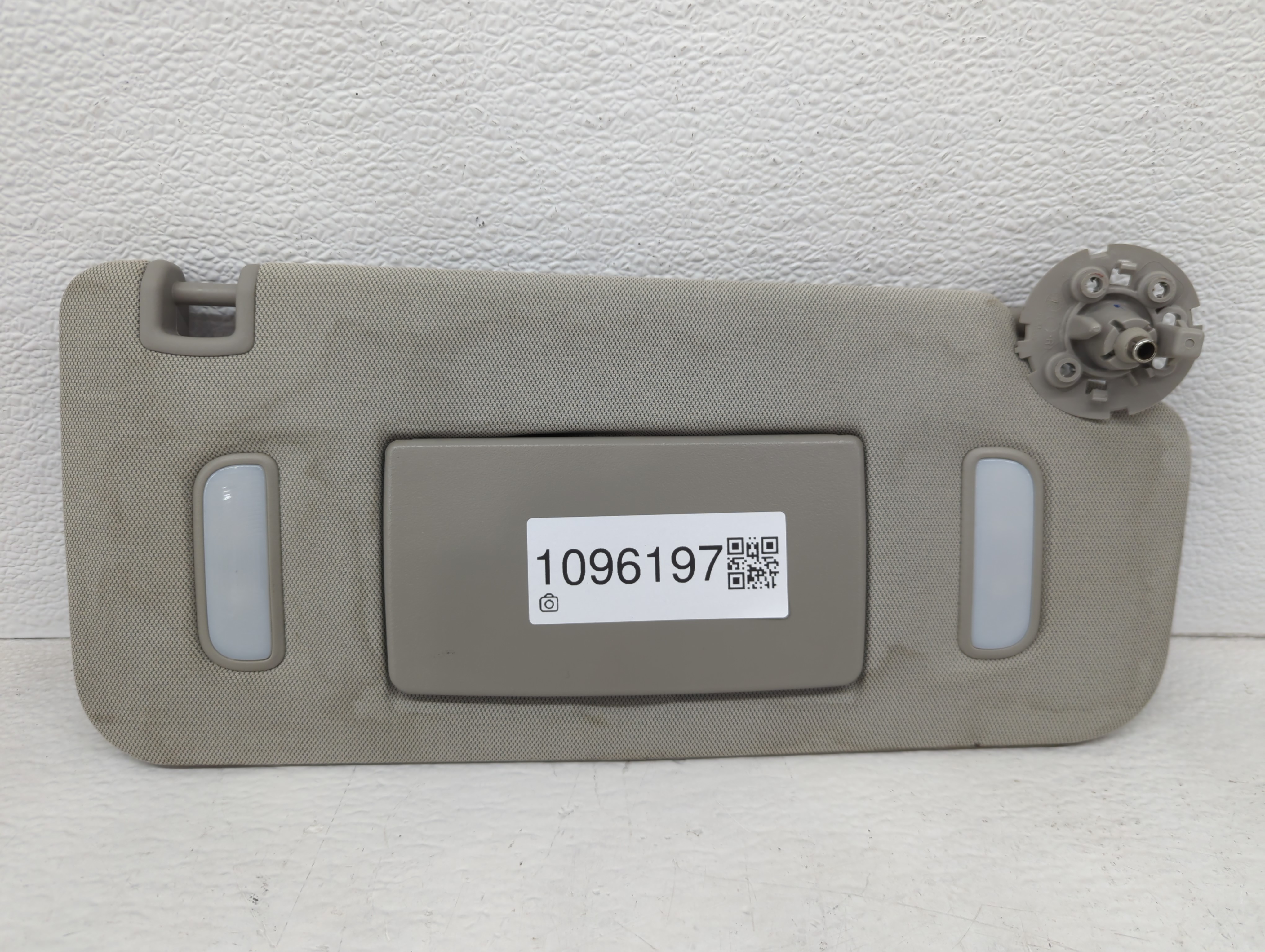 2010-2017 Chevrolet Equinox Passenger Sun Visor Mirror Right Sunvisor 1096197 - Oemusedautoparts1.com