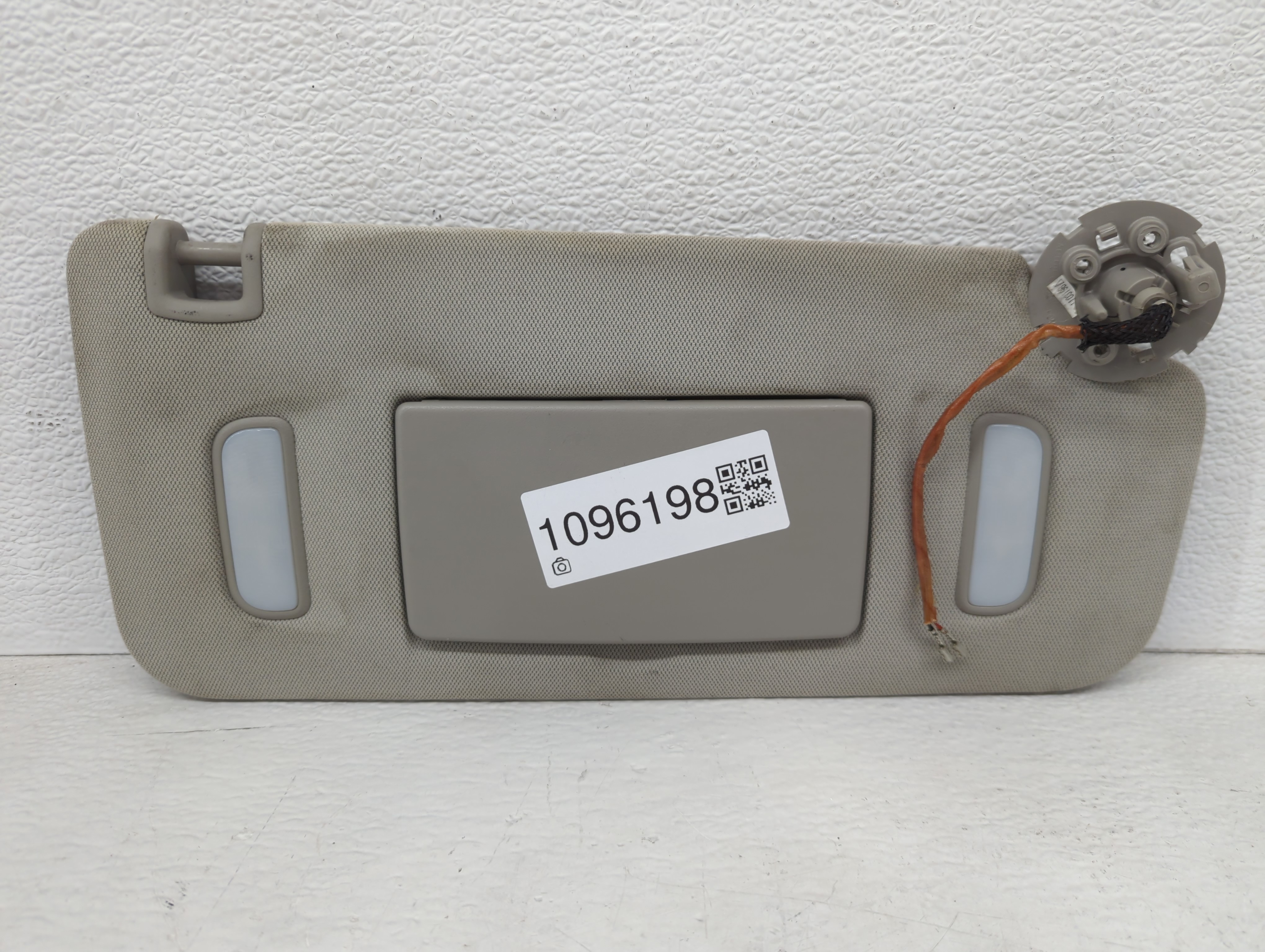 2010-2017 Chevrolet Equinox Passenger Sun Visor Mirror Right Sunvisor 1096198 - Oemusedautoparts1.com