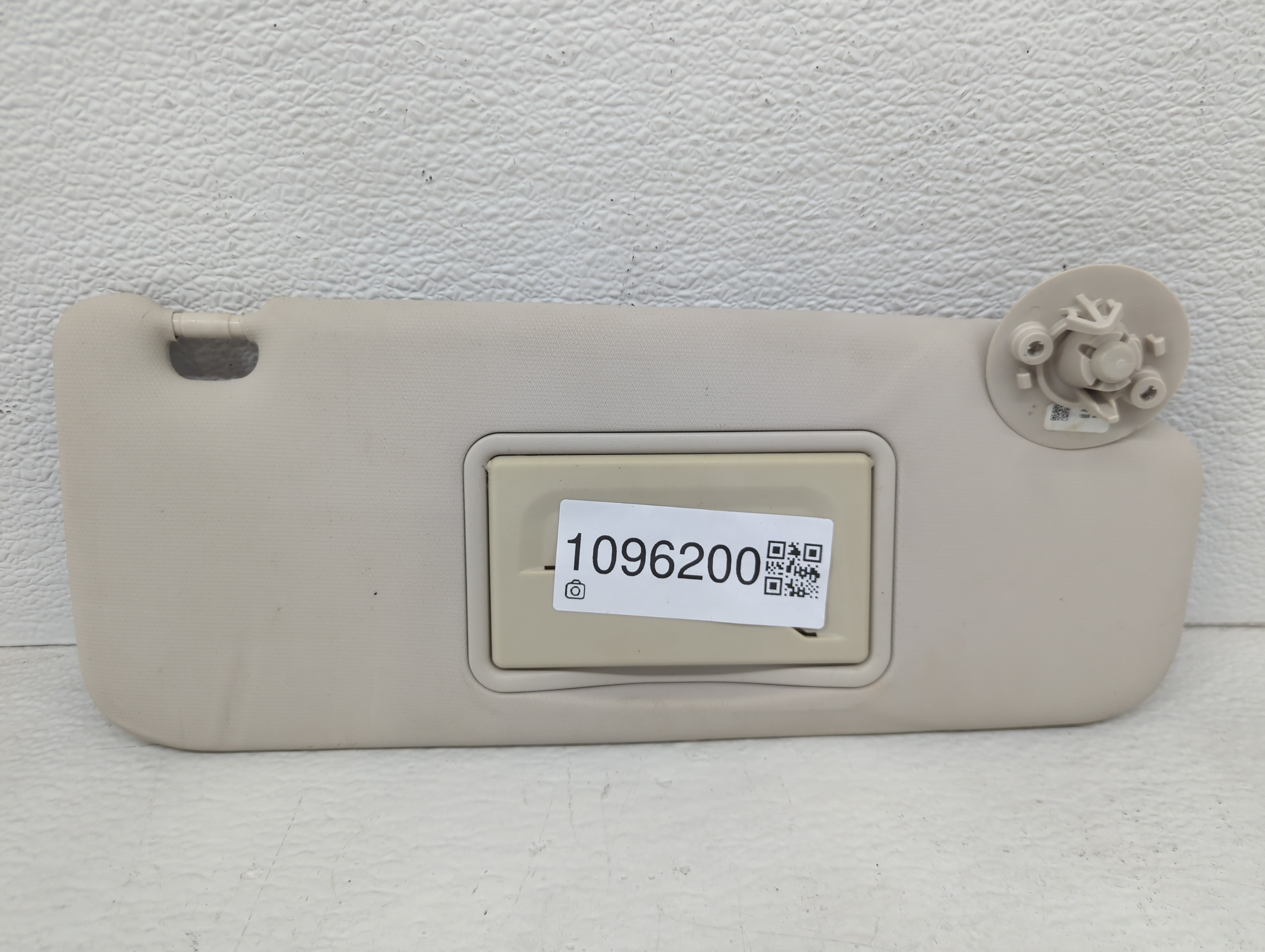 2017 Chevrolet Cruze Driver Sun Visor Mirror Left Sunvisor Ivory 1096200 - Oemusedautoparts1.com
