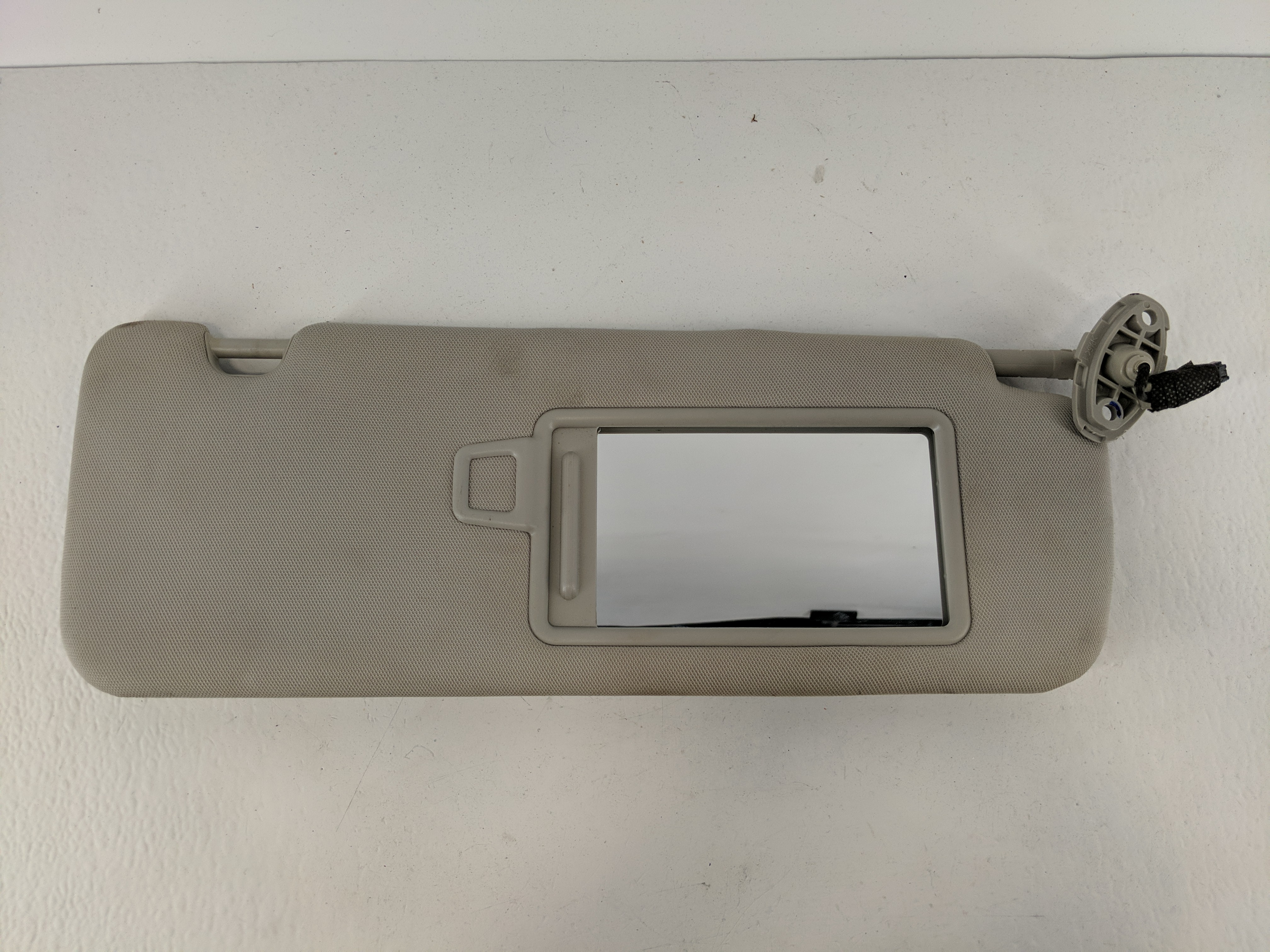 2016-2020 Kia Sorento Passenger Sun Visor Mirror Right Sunvisor Gray 1096222 - Oemusedautoparts1.com