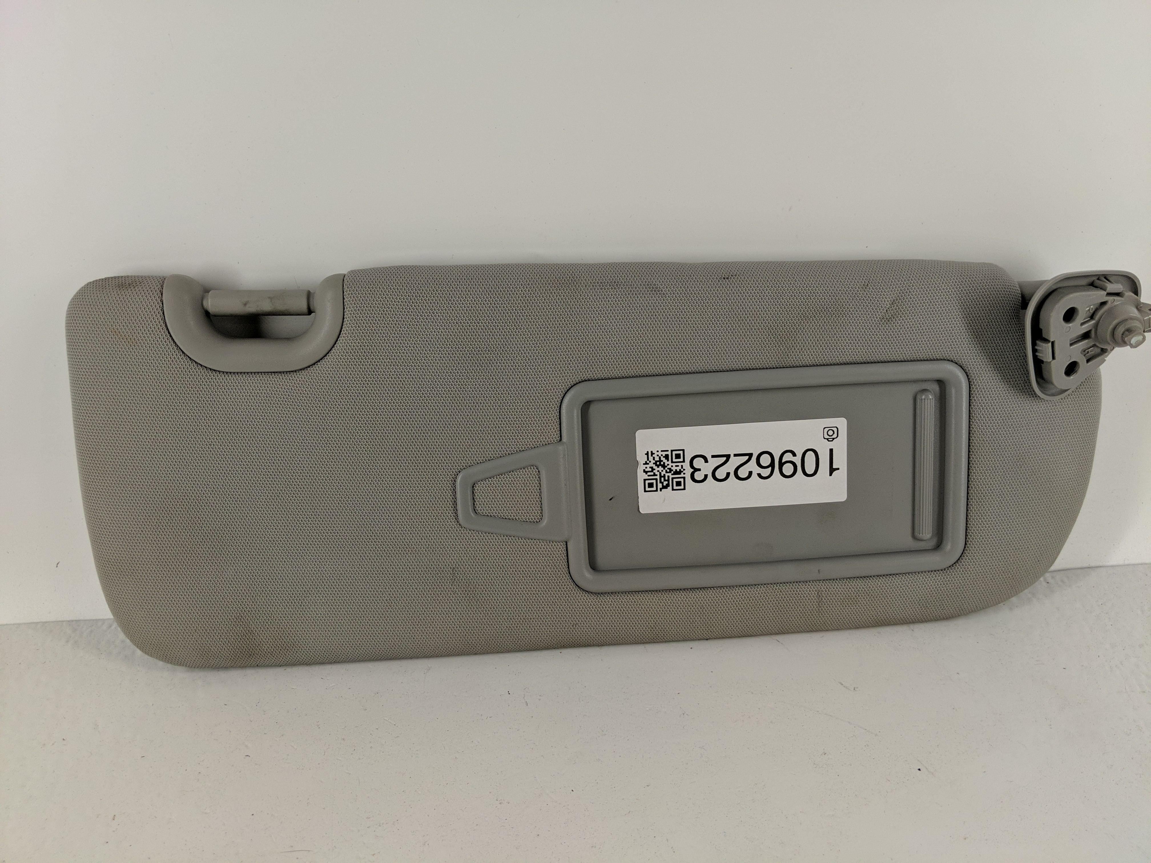 Hyundai Santa Cruz Passenger Sun Visor Mirror Right Sunvisor Grey 1096223 - Oemusedautoparts1.com