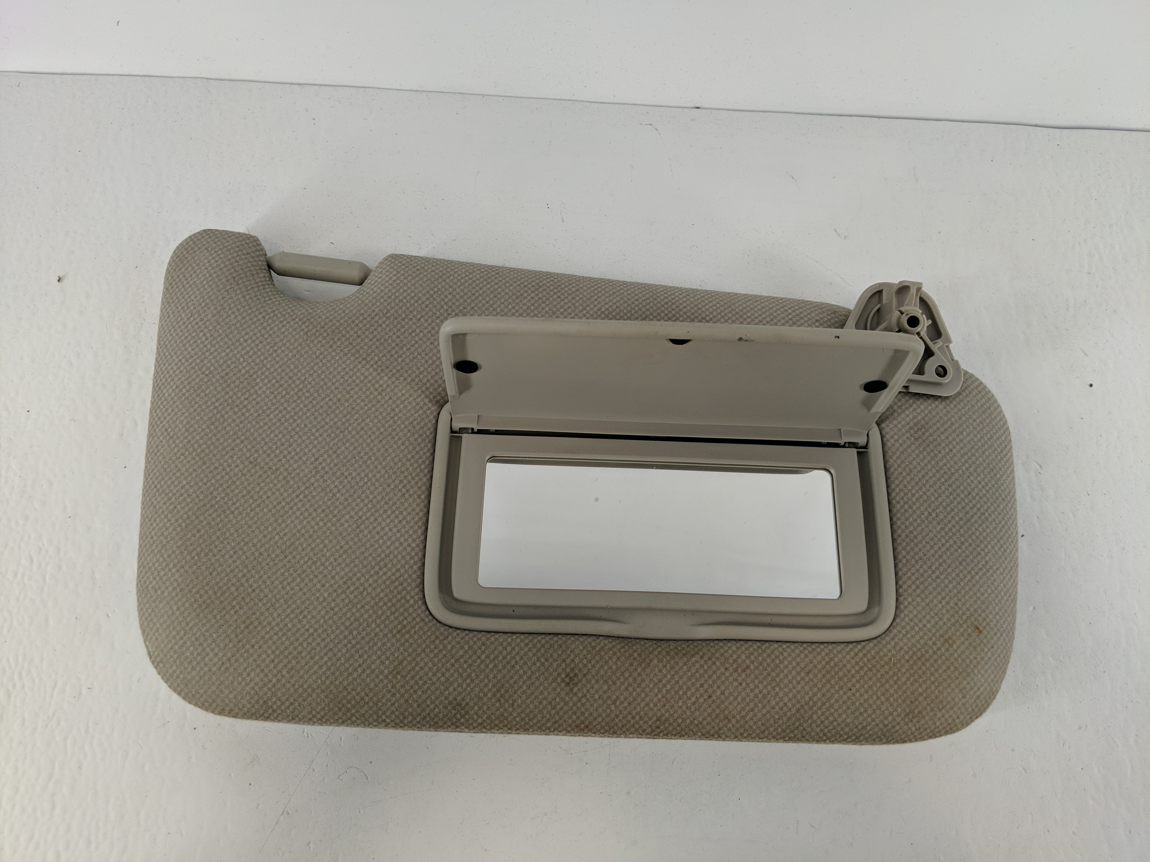 2013-2019 Nissan Sentra Passenger Sun Visor Mirror Right Sunvisor 1096227 - Oemusedautoparts1.com